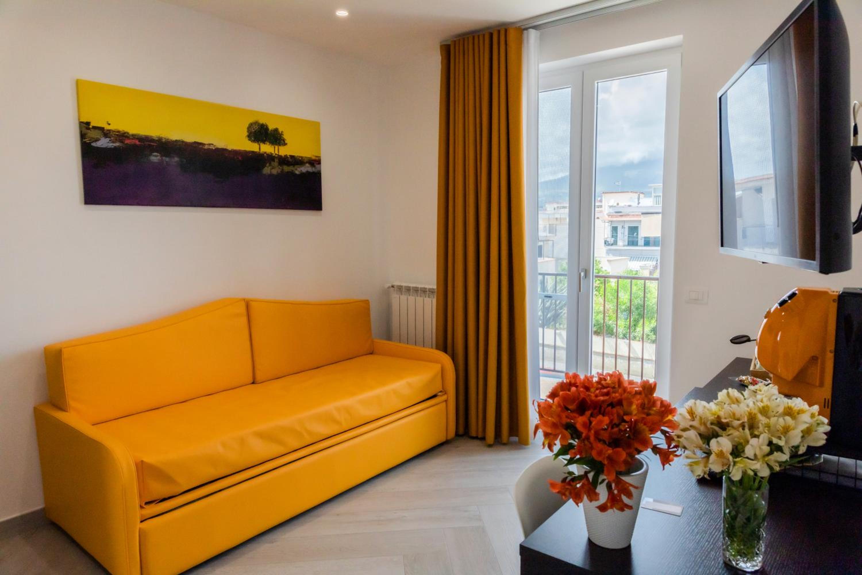 Apartment with Balcony - Photo 6