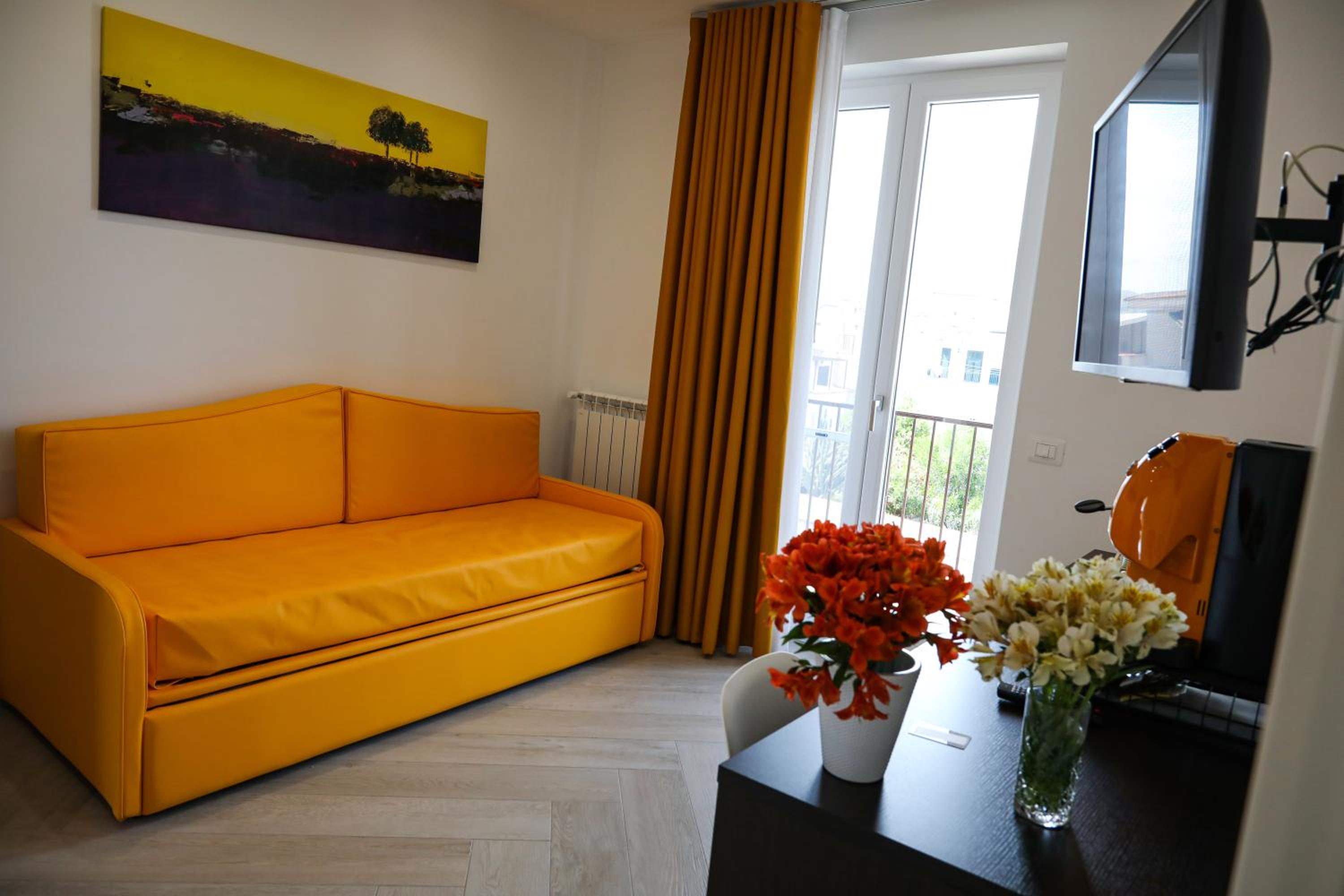 Apartment with Balcony - Photo 3