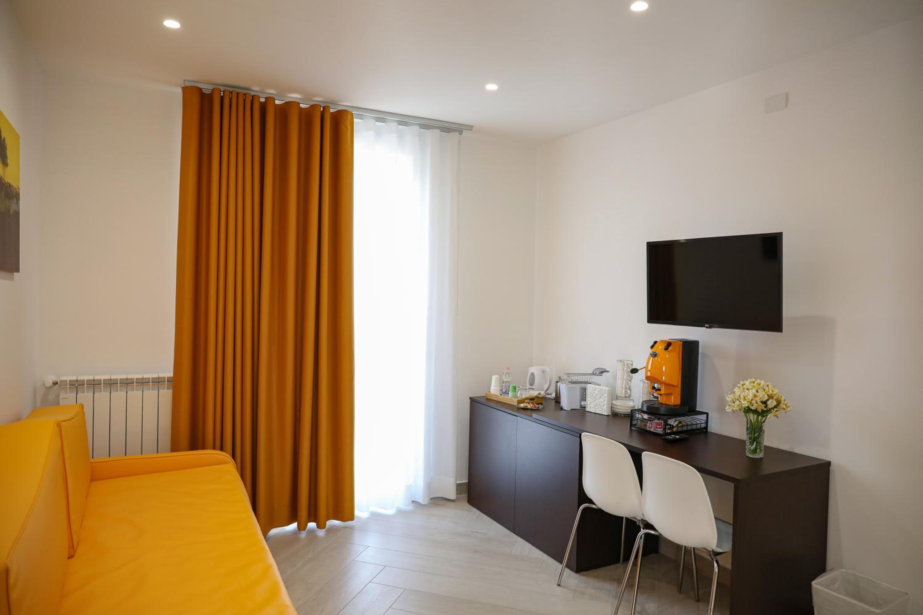 Apartment with Balcony - Photo 7