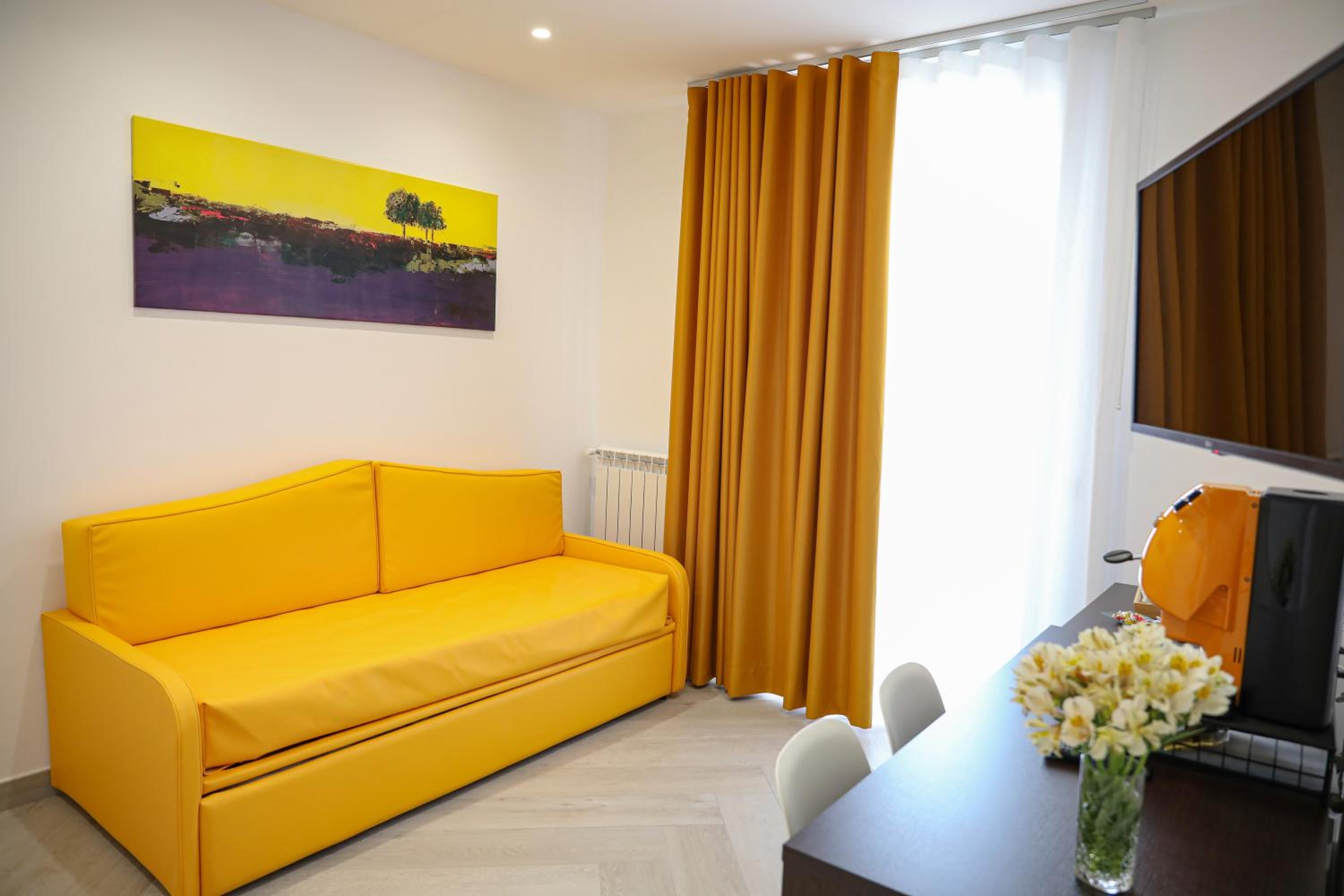 Apartment with Balcony - Photo 8