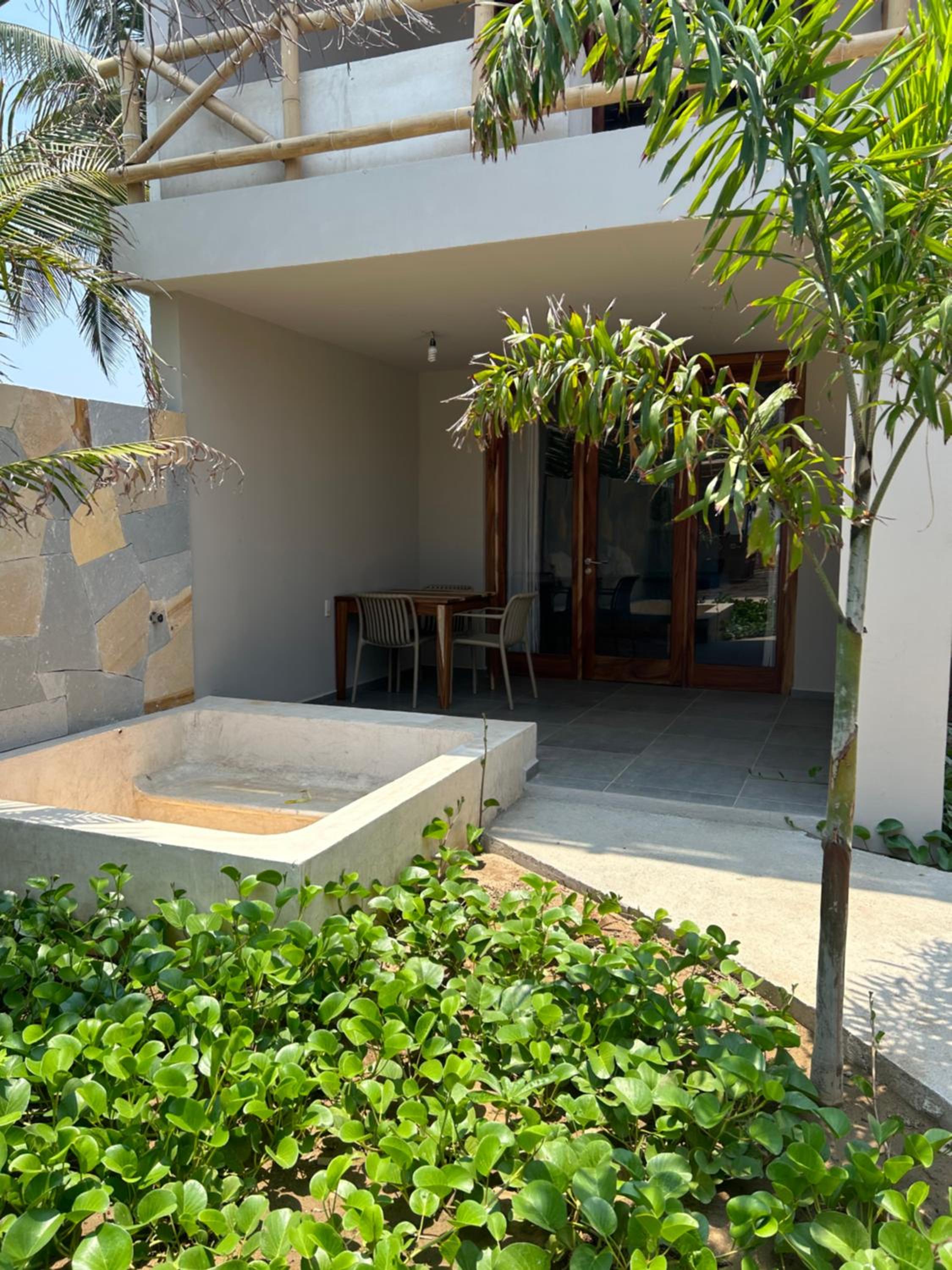 Deluxe Suite with Sea View - Photo 4