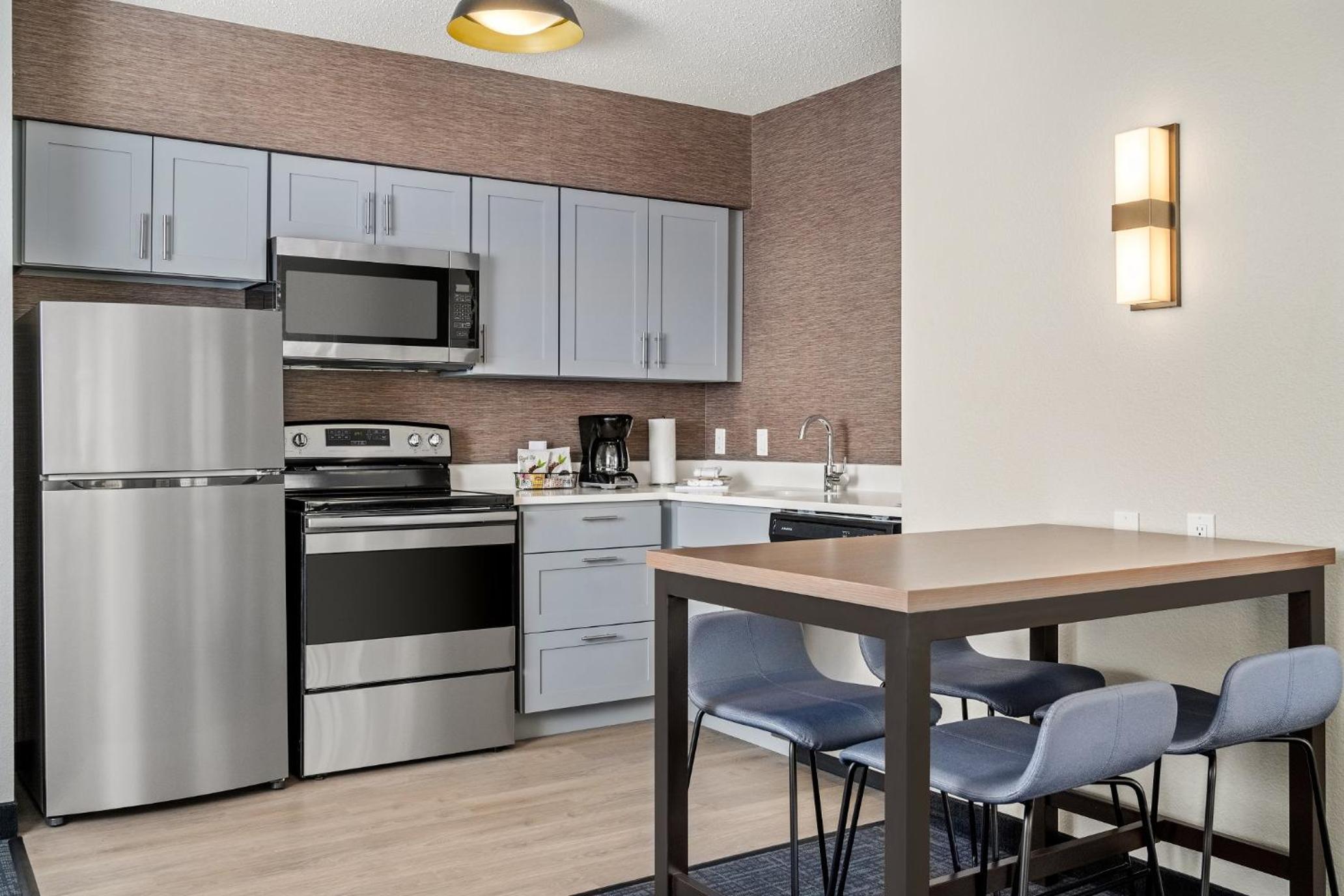 Two-Bedroom Suite - Photo 6