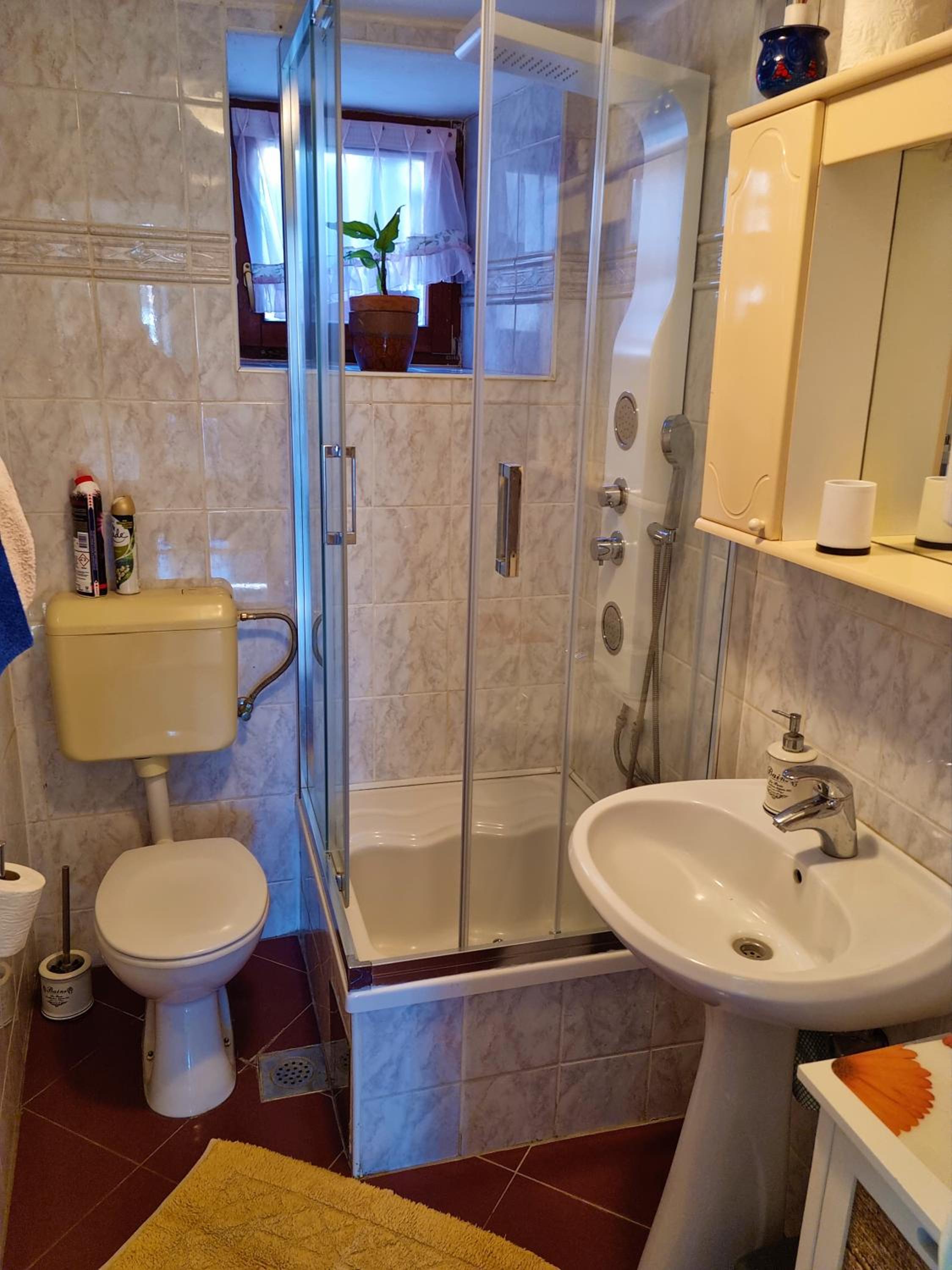 Apartment with Sea View - Photo 18