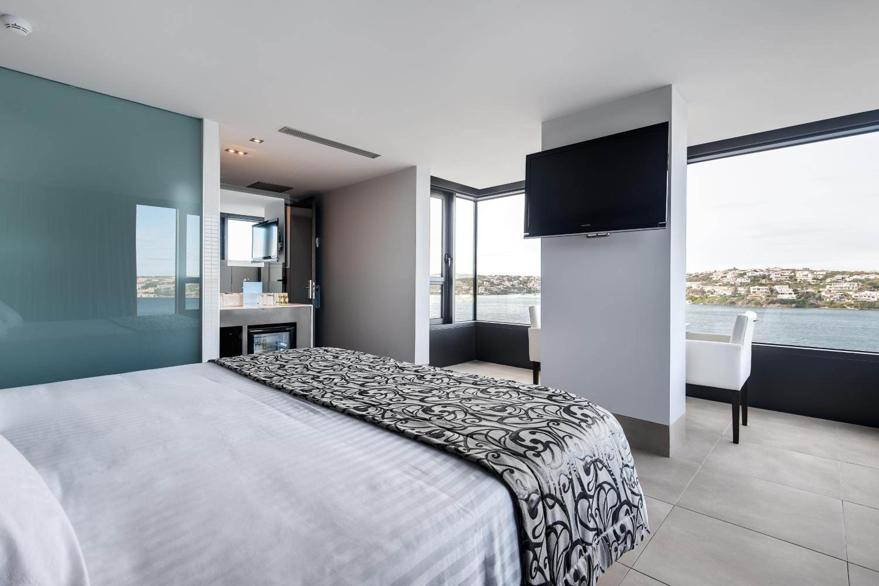 Deluxe Double or Twin Room with Sea View photo 2