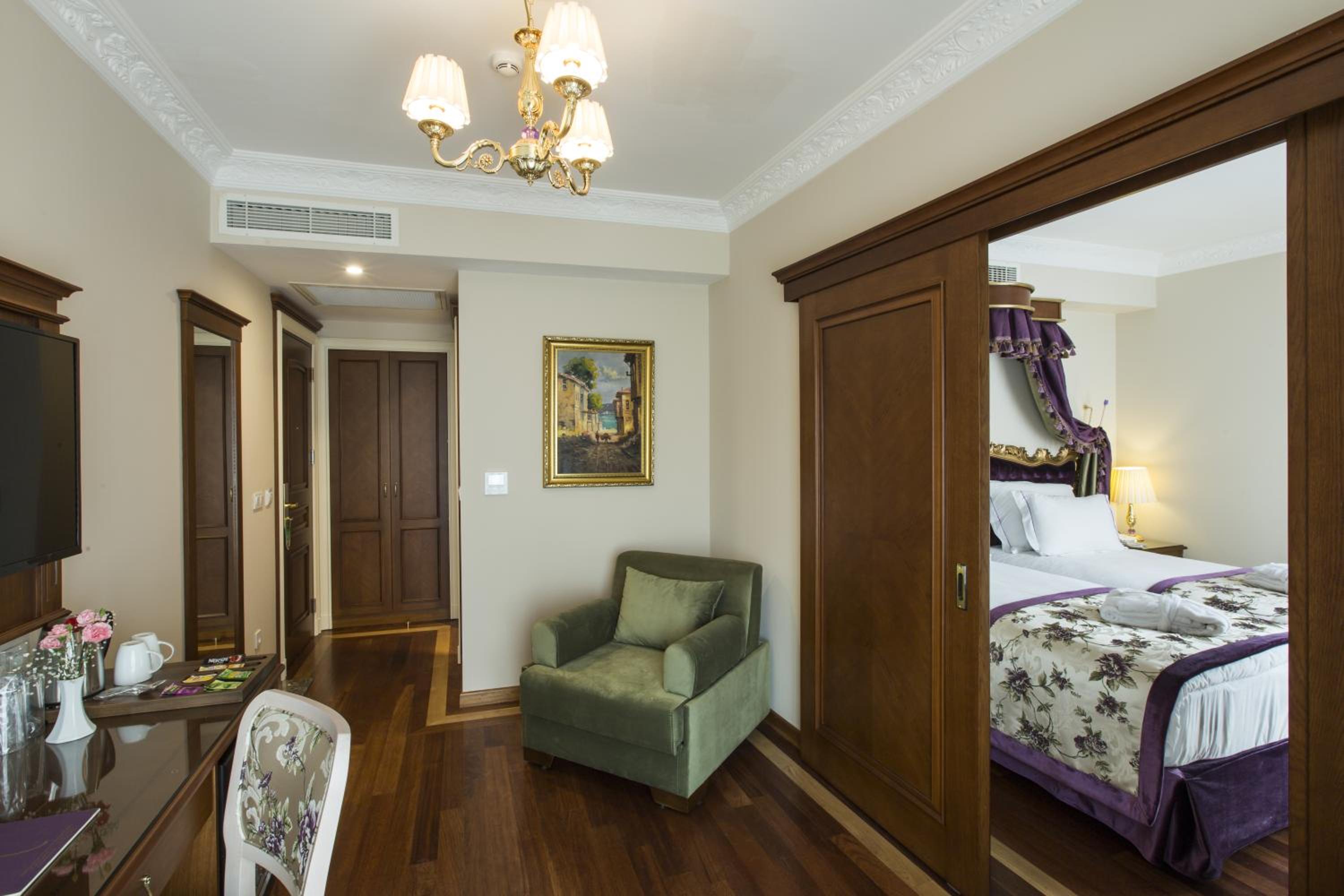 Family Suite Sea or City View photo 2