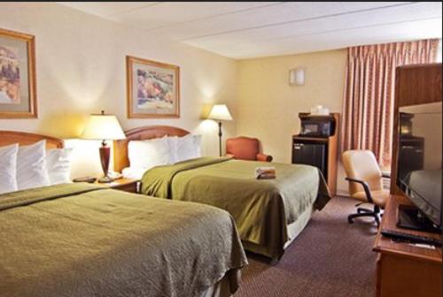 Double Room with Two Double Beds - Non-Smoking - Photo 2