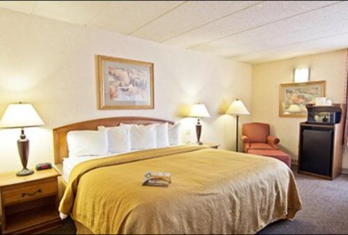 King Room - Non-Smoking - Photo 1