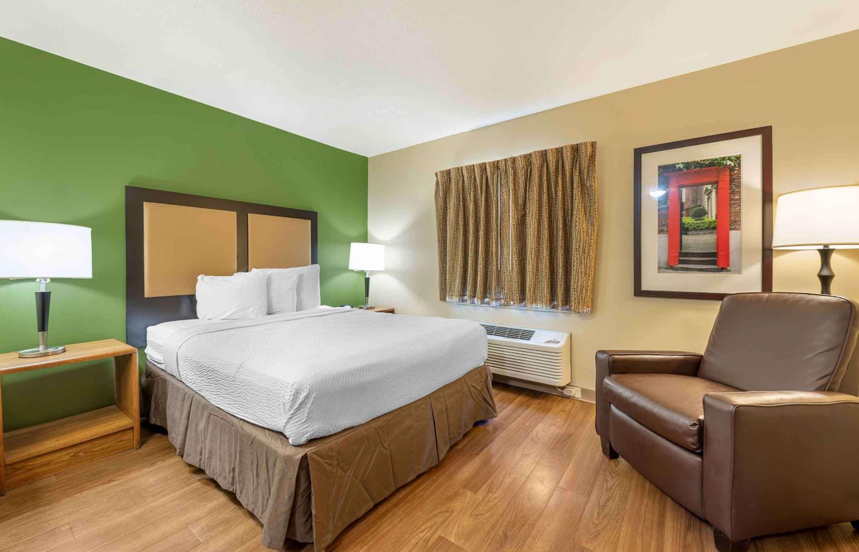 1 Queen Bed | Suite, Non-Smoking, Kitchen
