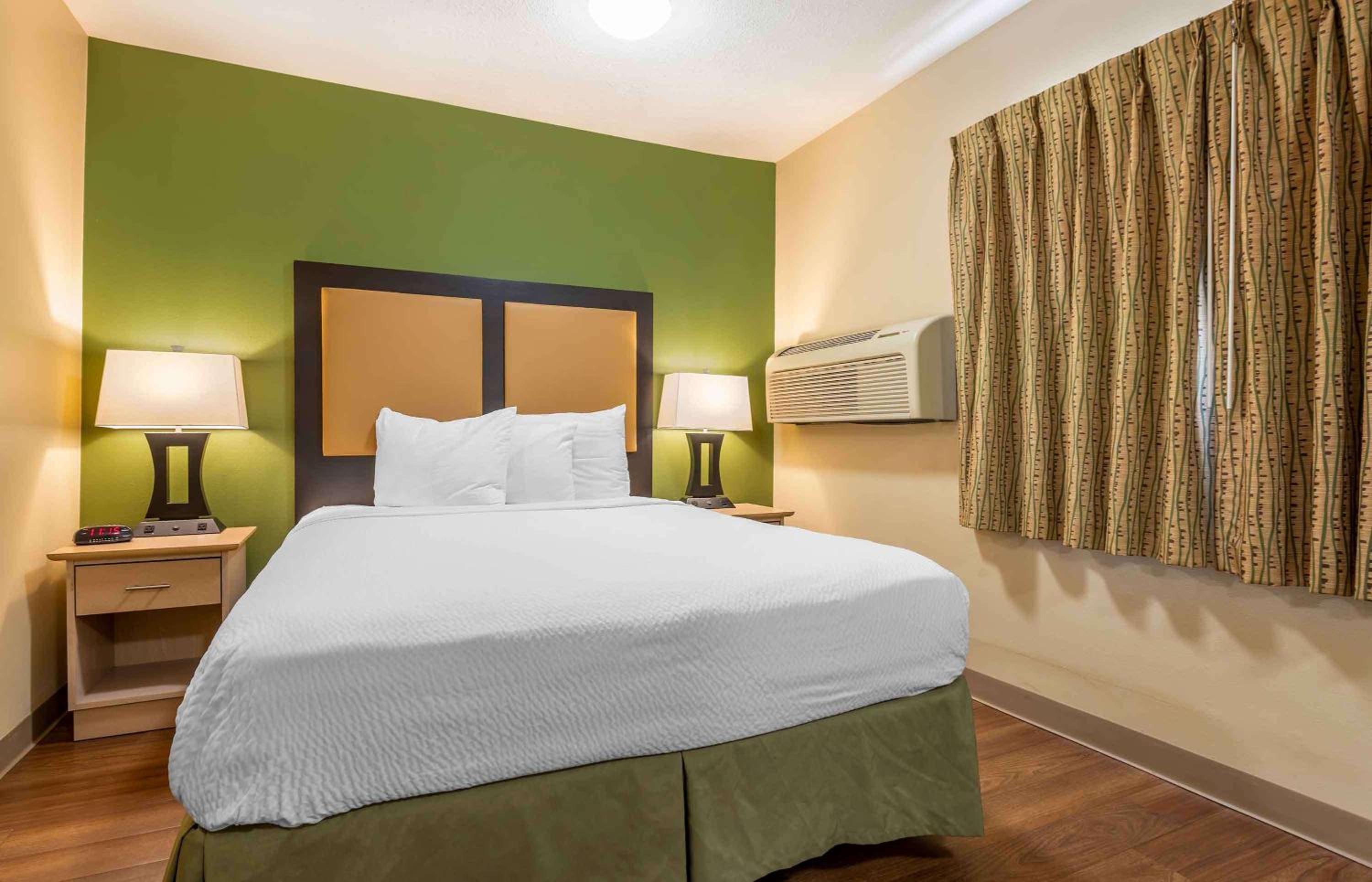 1 QUEEN BED | NON-SMOKING, KITCHEN, SOFA-BED