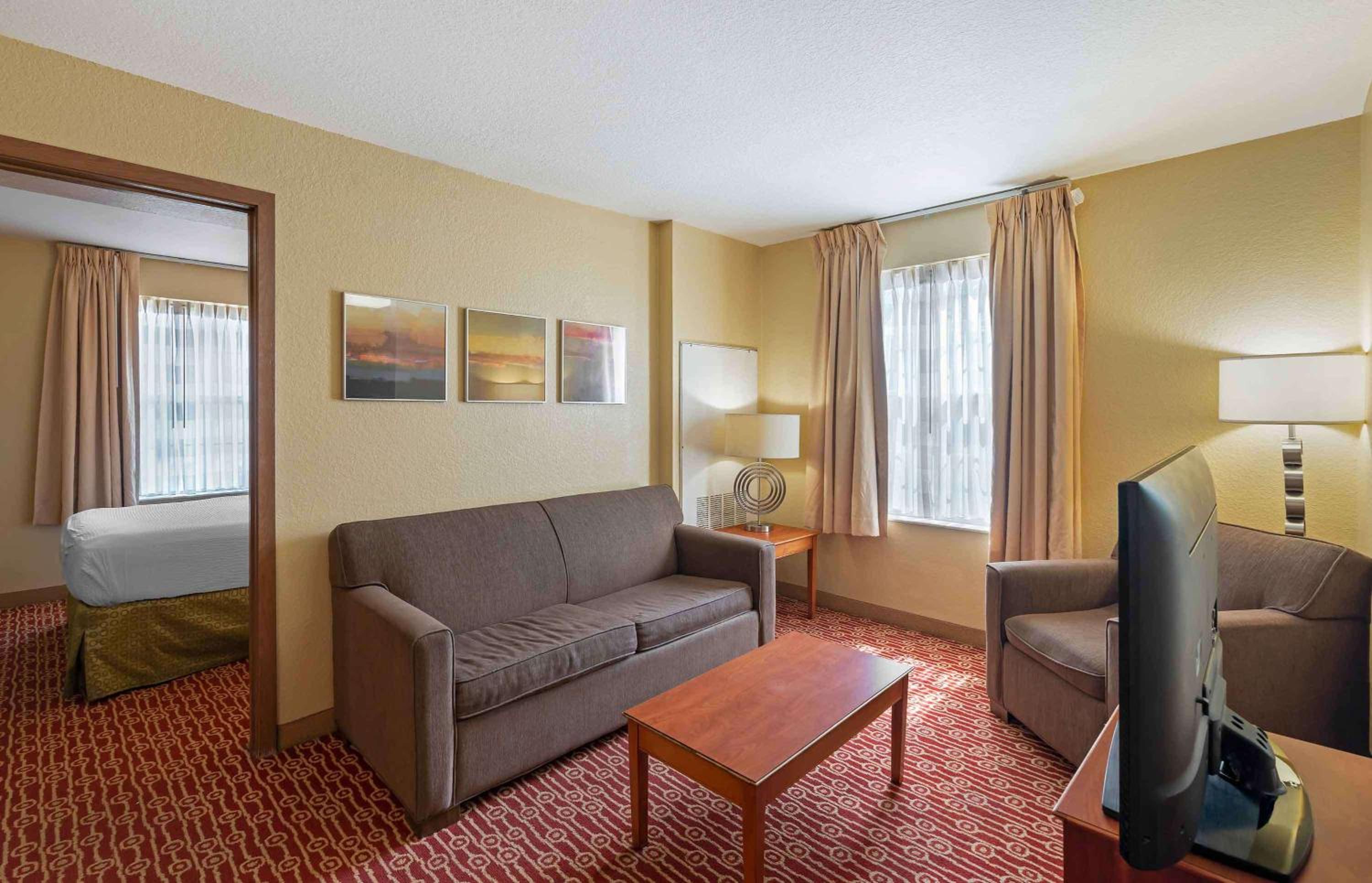2 Bedroom Suite 2 Queen Beds Non-Smoking - Photo 10