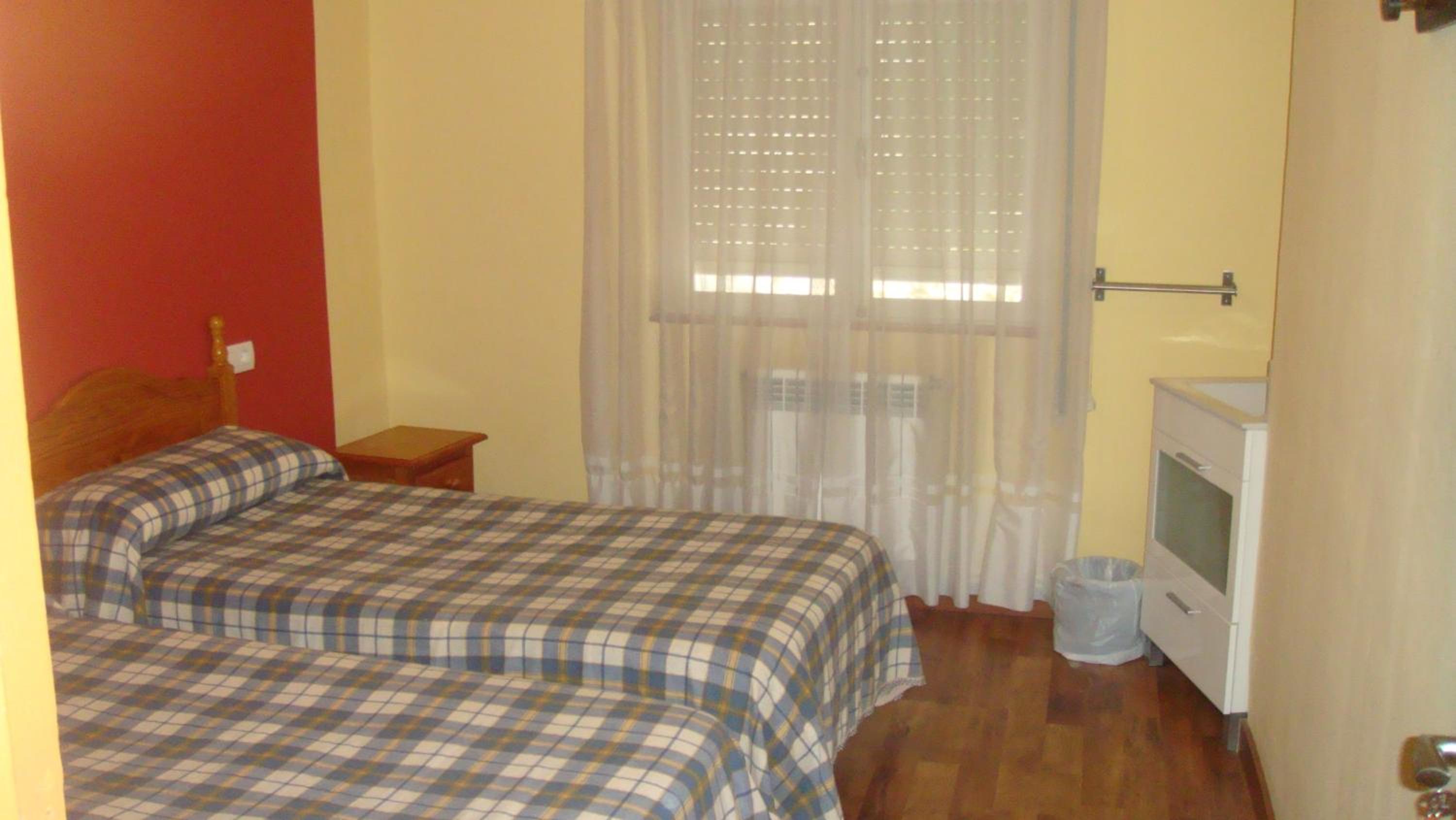 Habitación Individual Económica con Baño Compartido