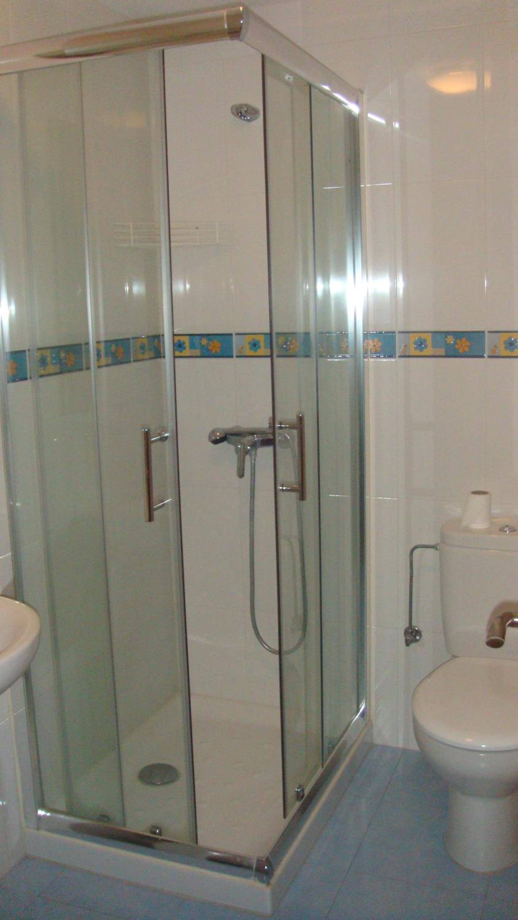Budget Single Room with Shared Bathroom photo 2