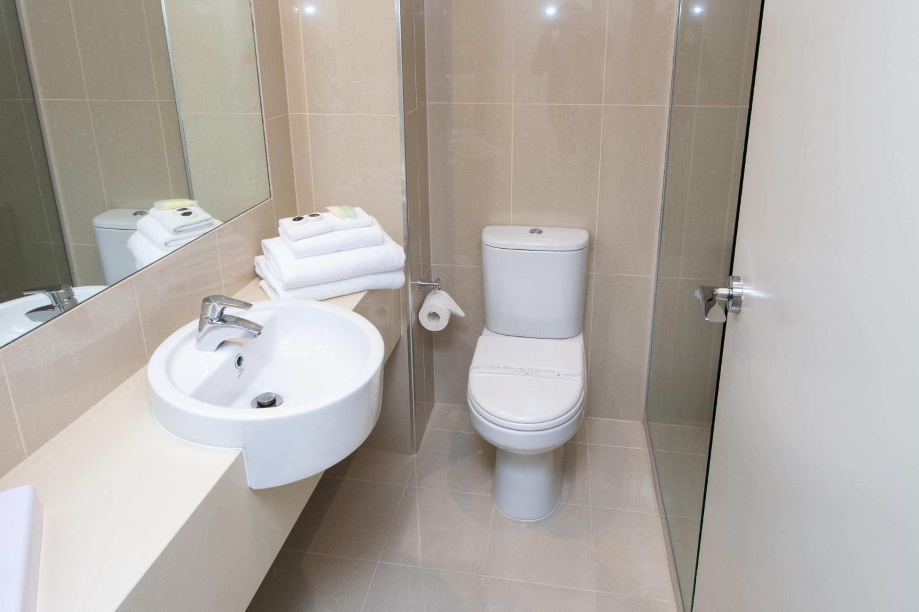 Executive Queen Suite - Photo 2