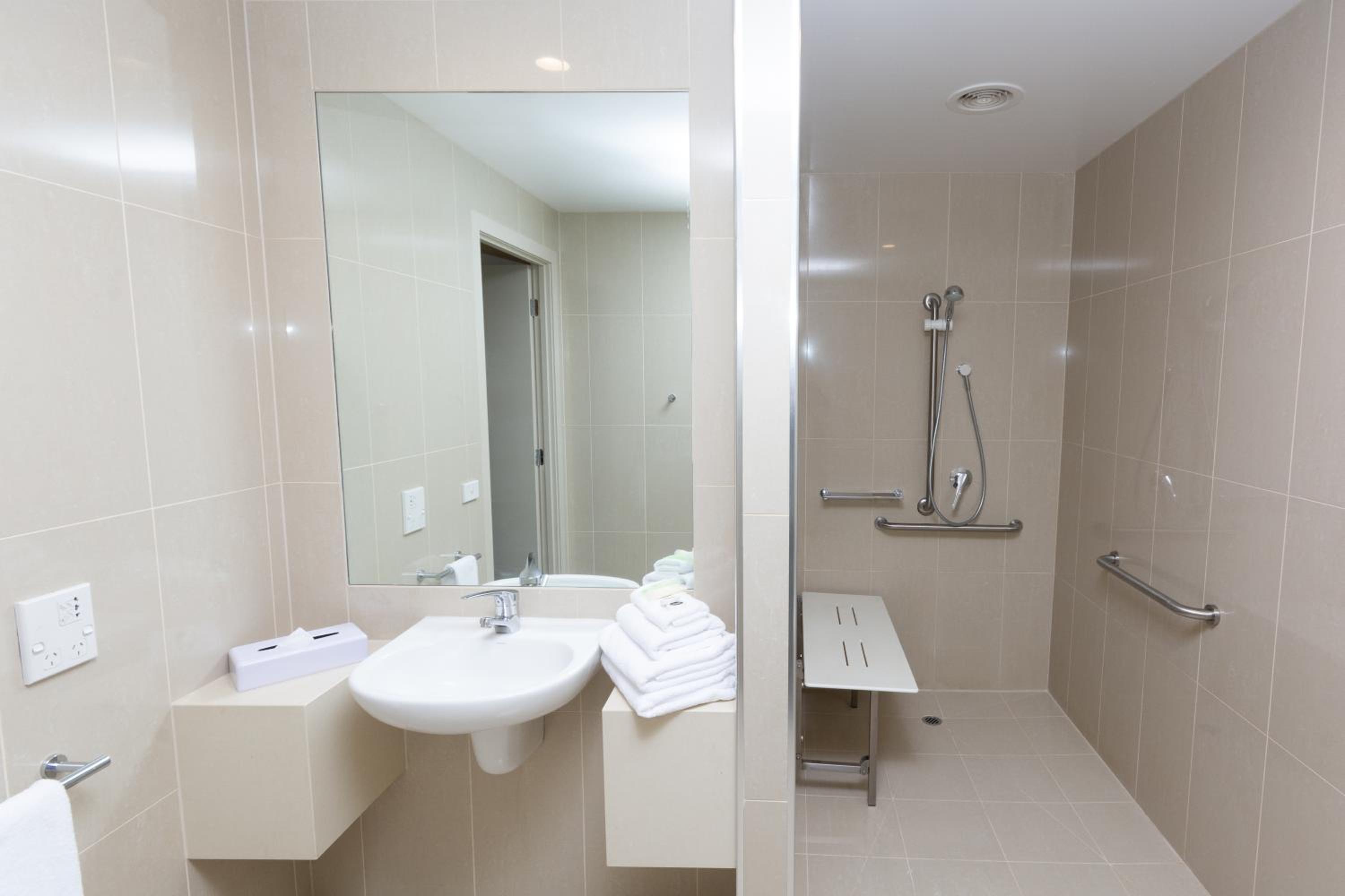 Superior Queen Room - Disability Access - Photo 3
