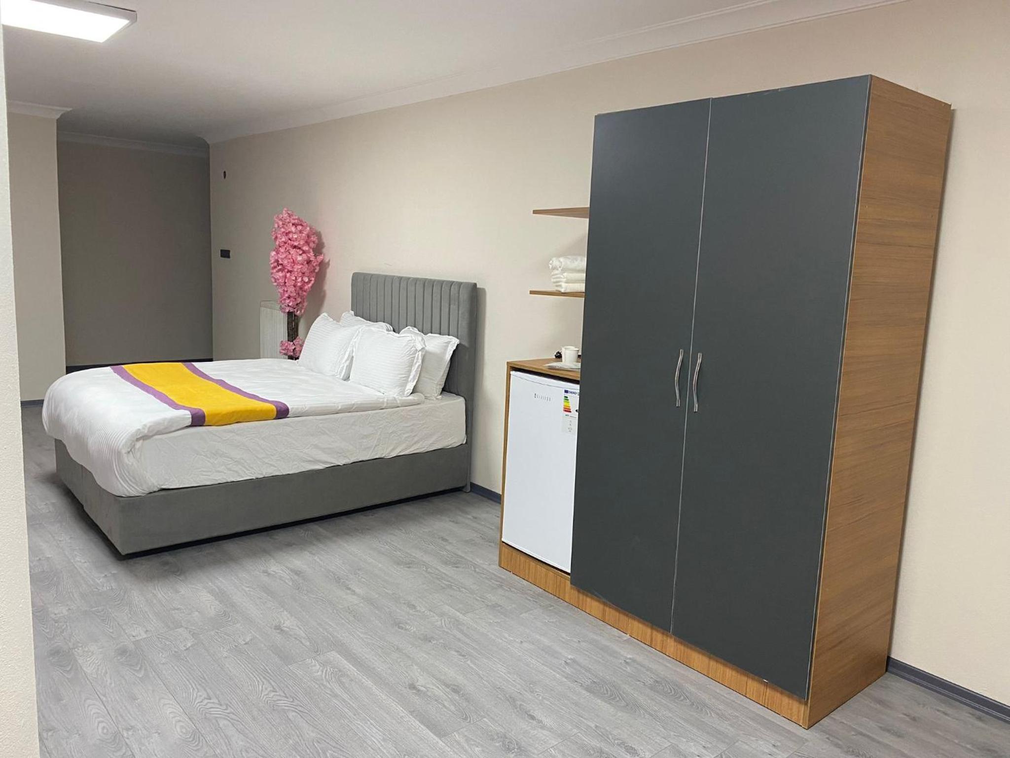 Large Double Room - Photo 5