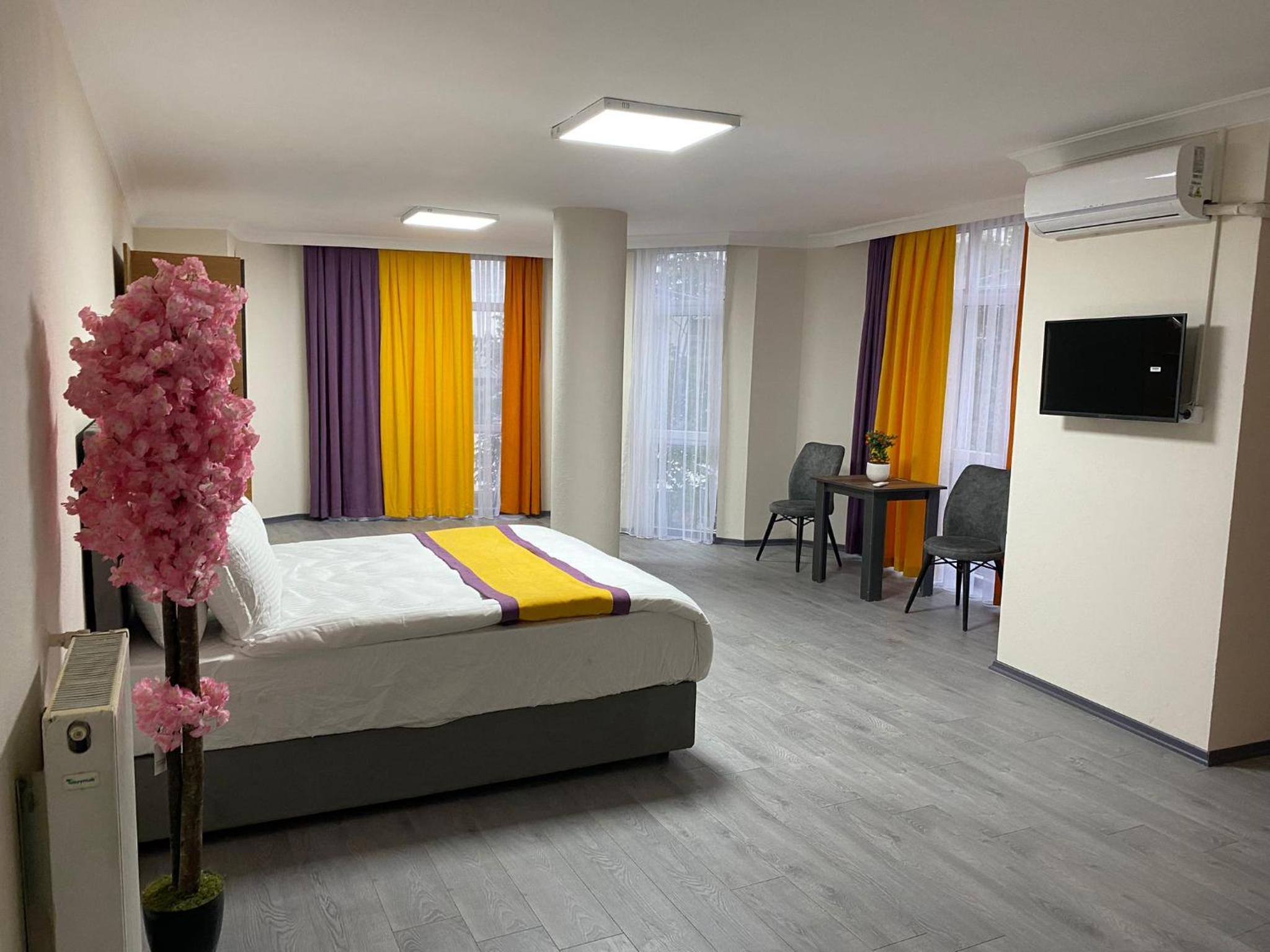 Large Double Room - Photo 6