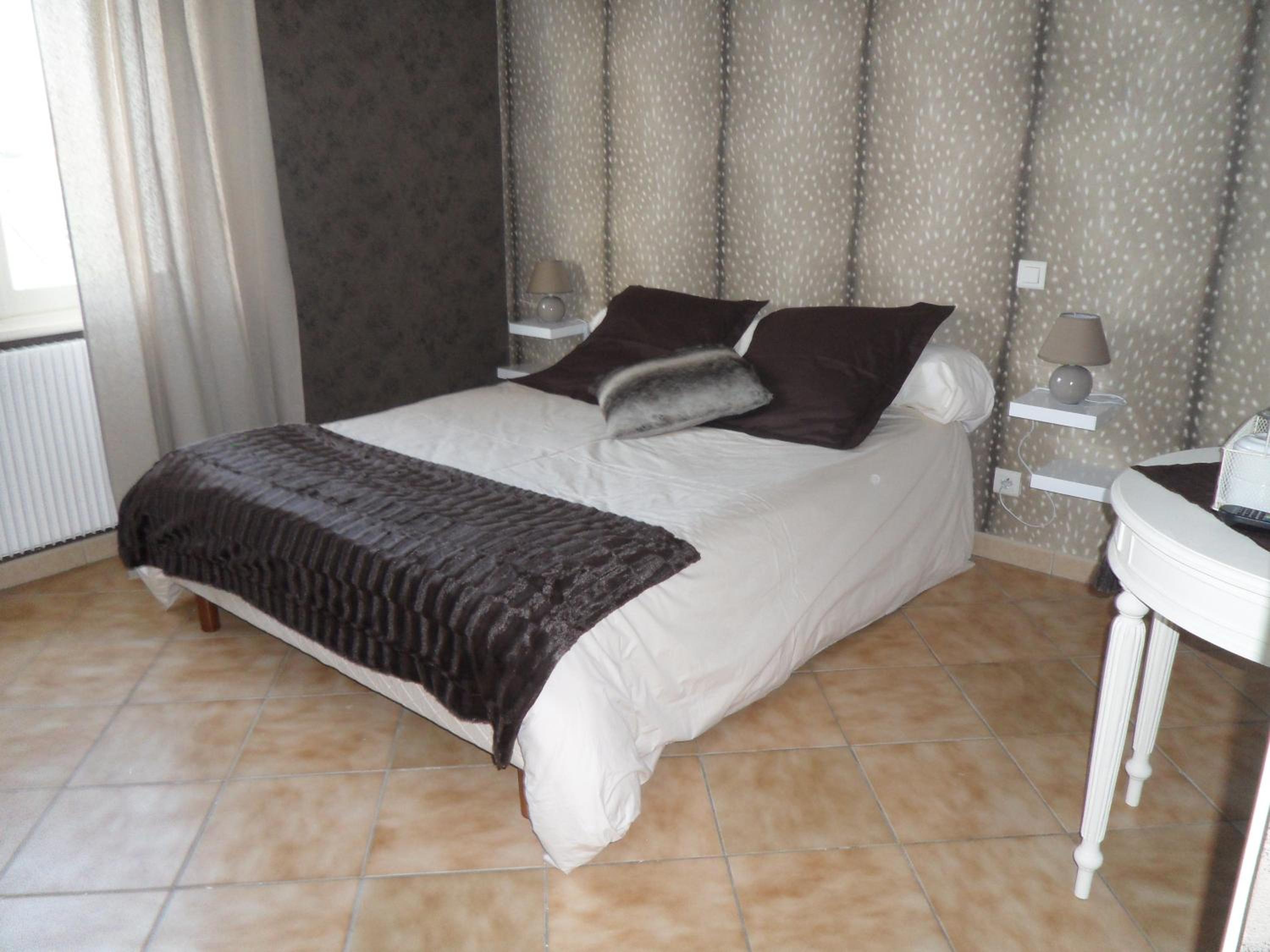Double Room - Photo 10