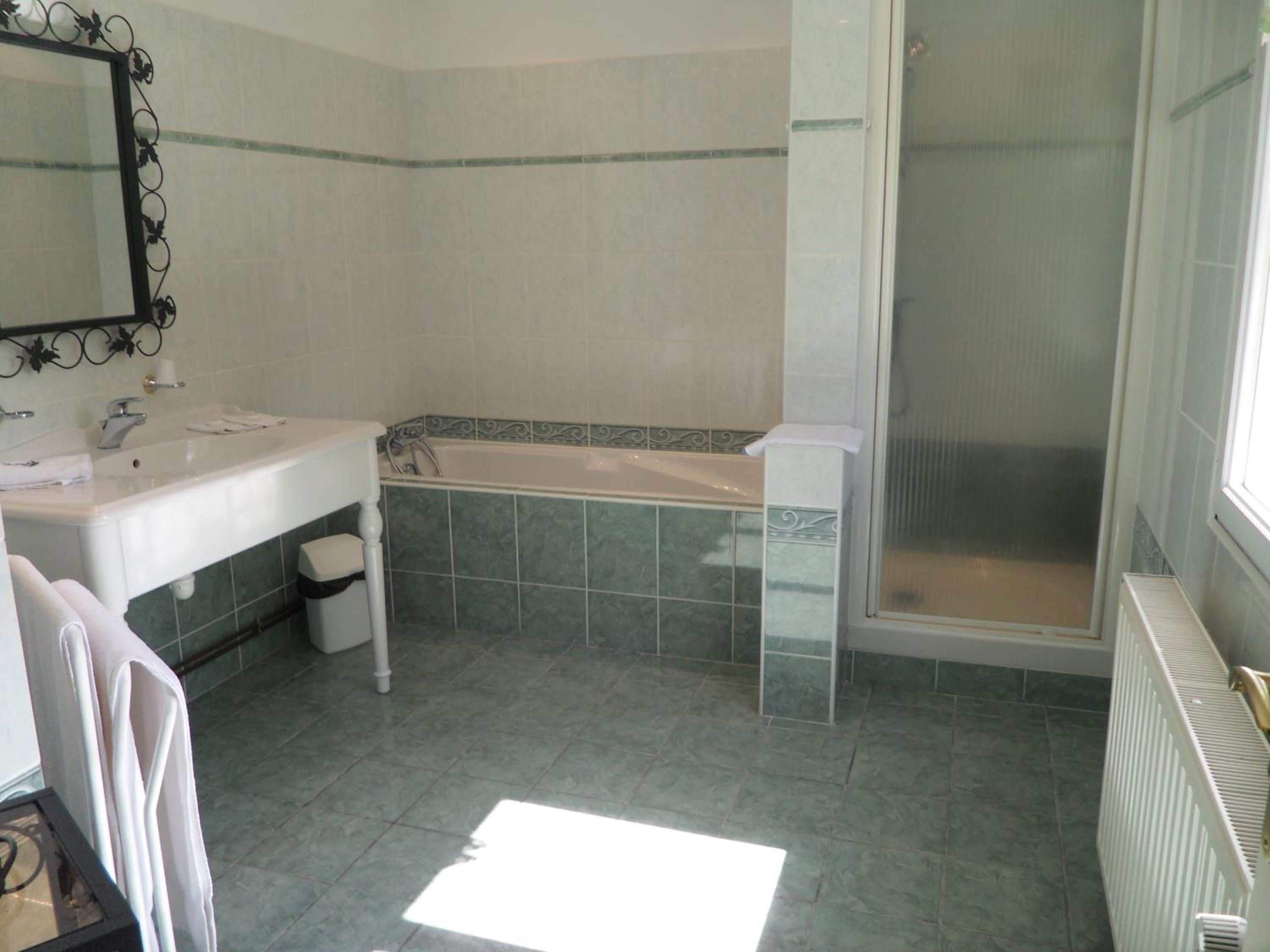 Double Room - Photo 11