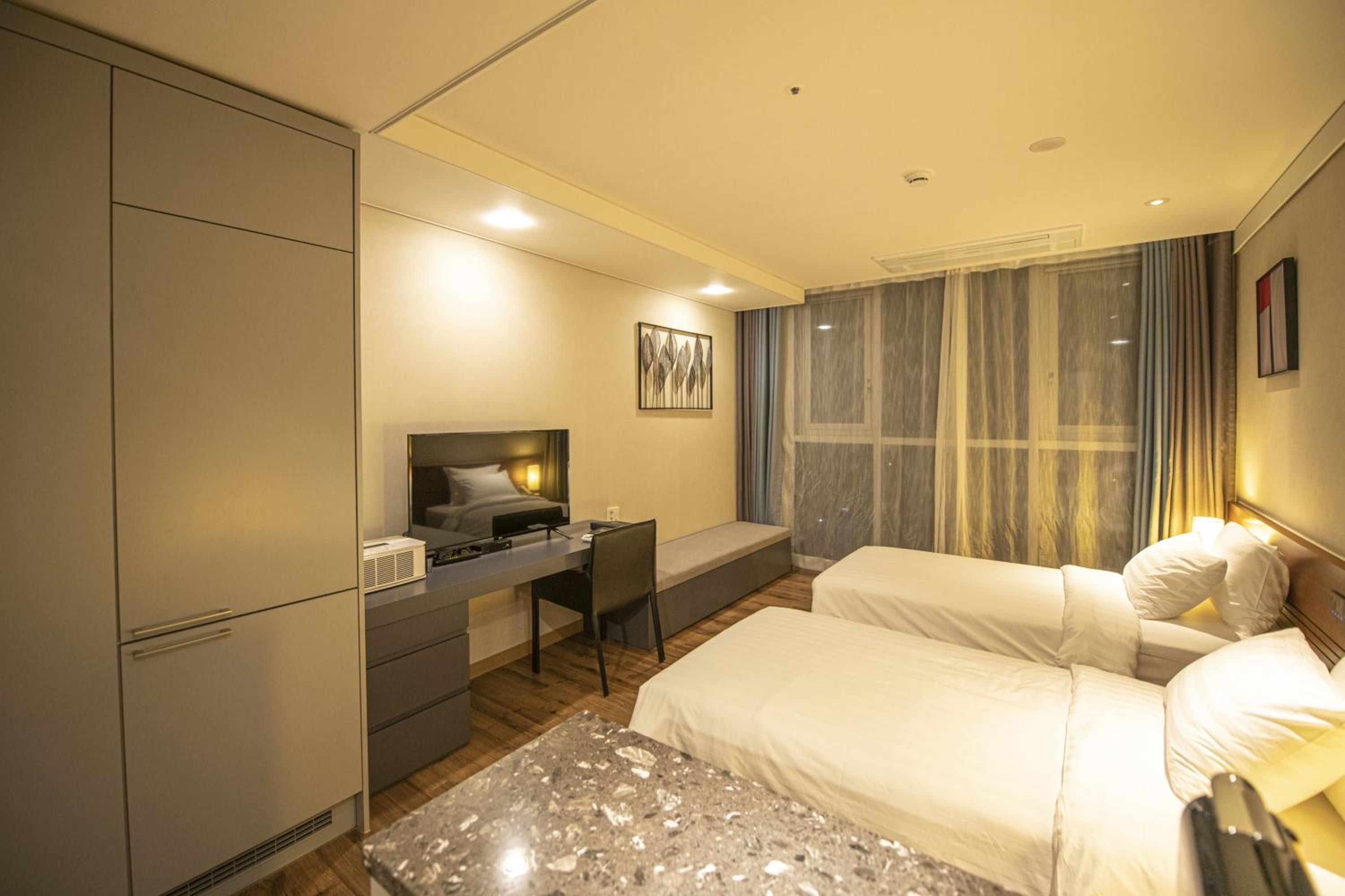Executive Twin Room - Photo 4