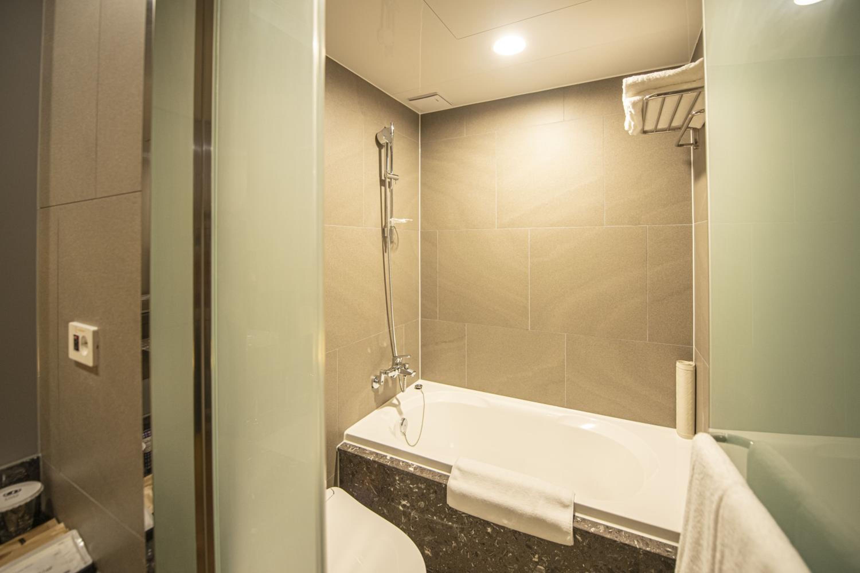 Executive Twin Room - Photo 3