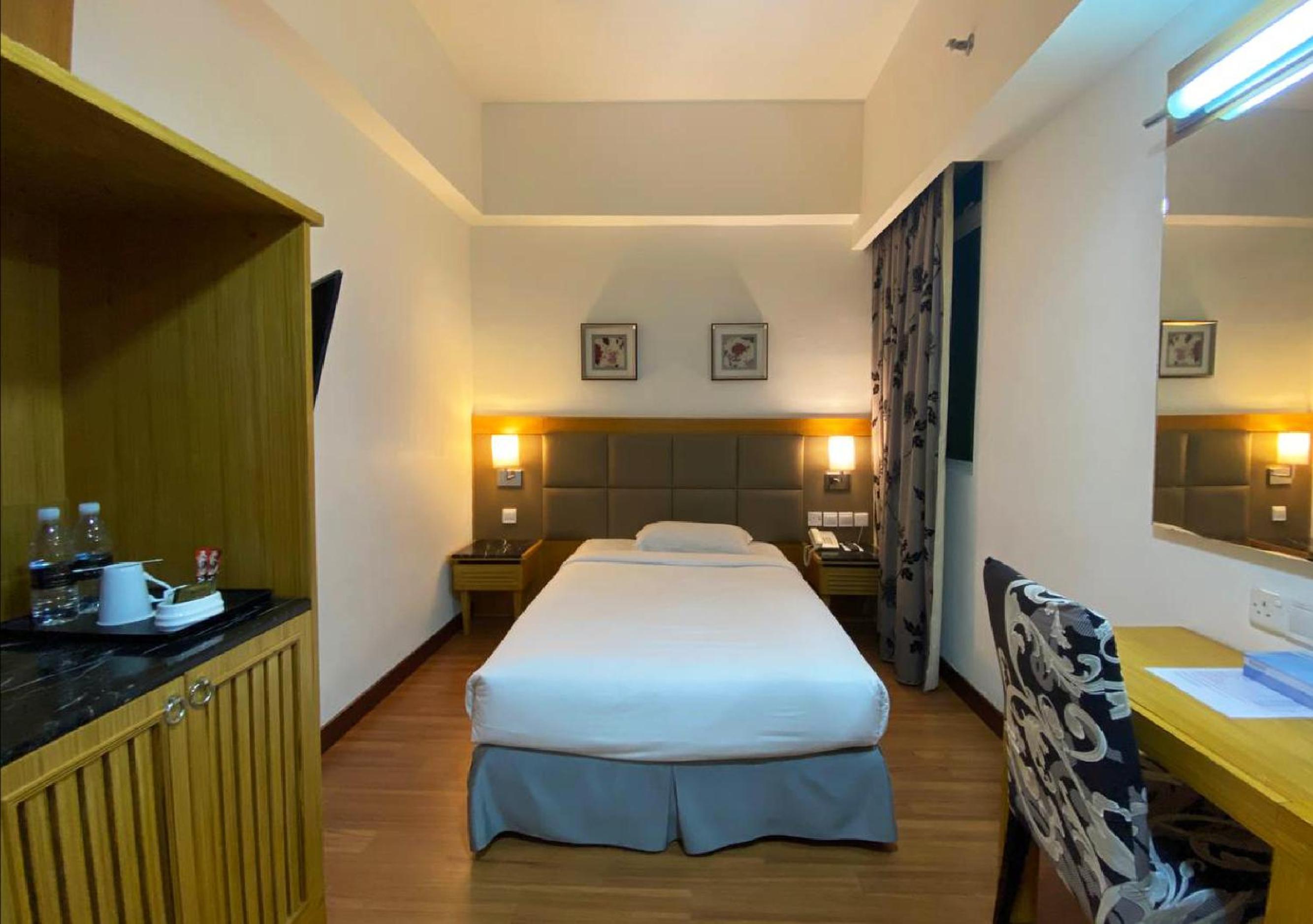 Single Room with Private Bathroom photo 3