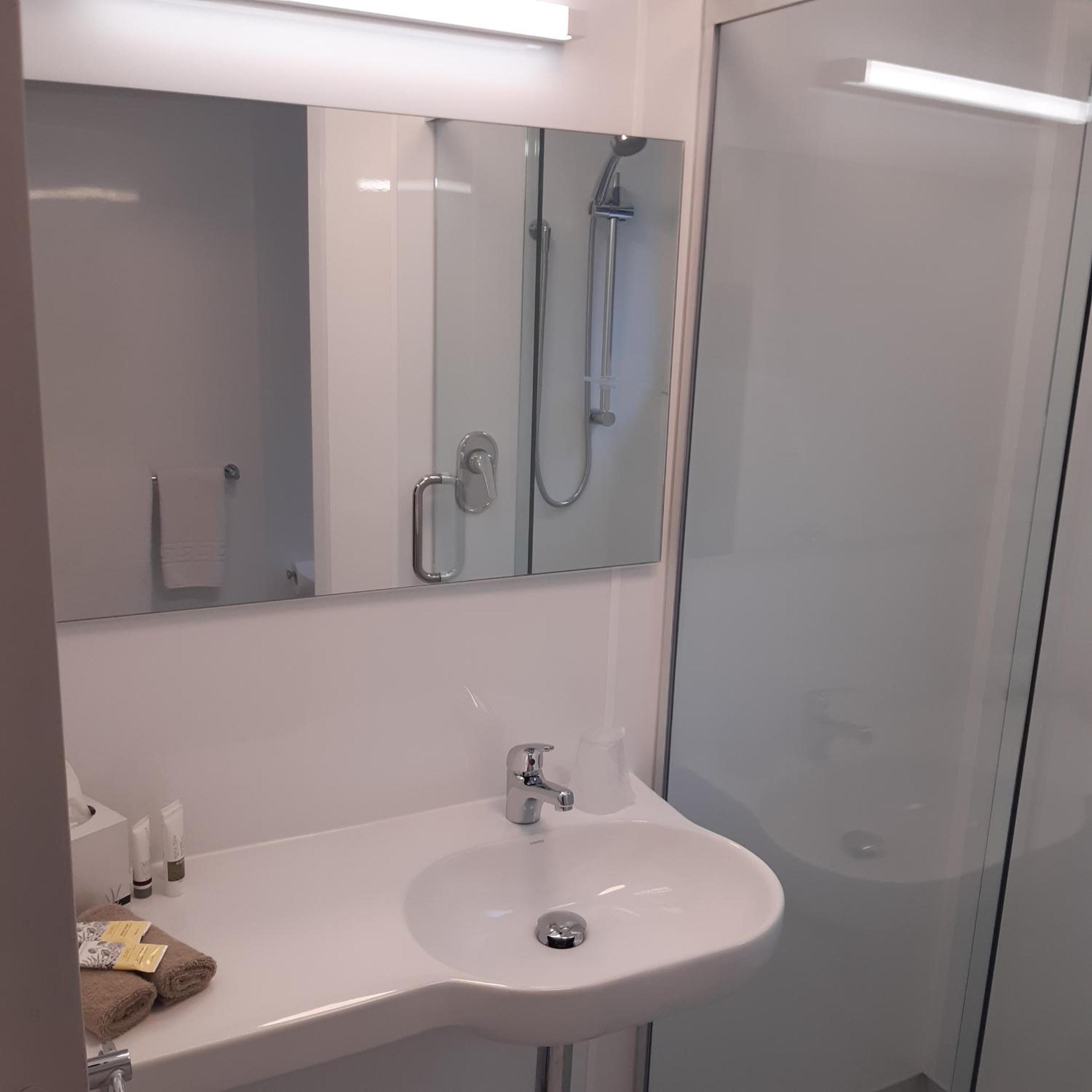 Standard Queen Suite - Photo 8