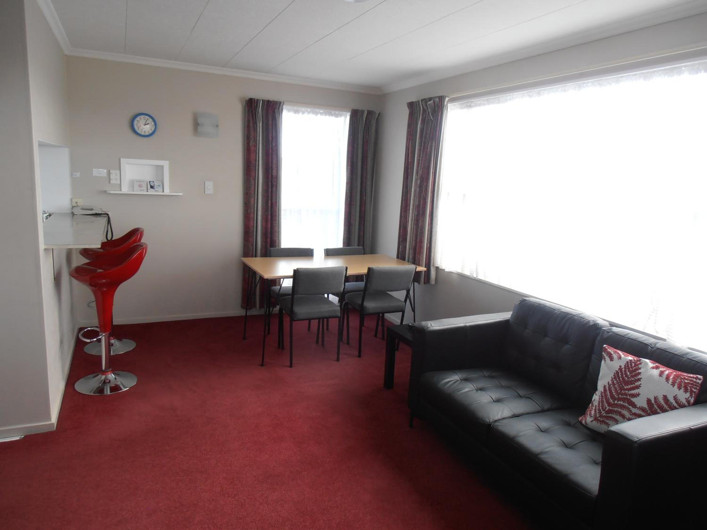 Standard Queen Suite - Photo 10