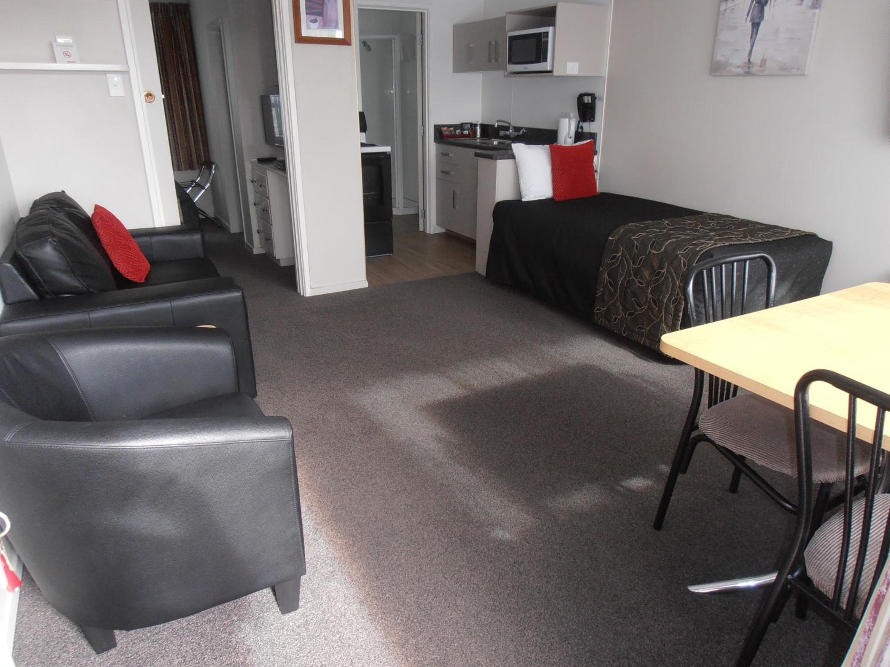 Standard Queen Suite - Photo 11