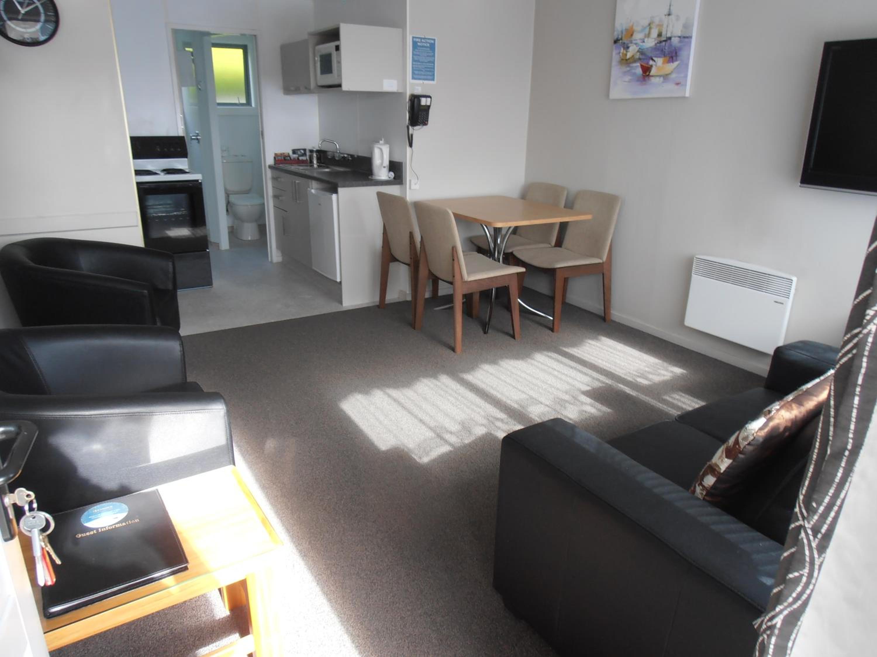 Standard Queen Suite - Photo 12