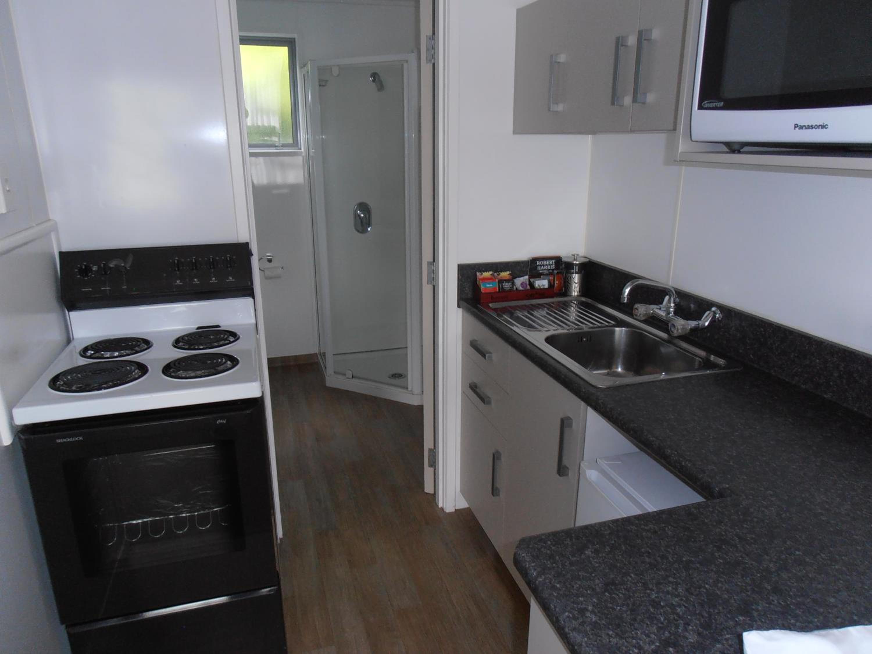 Standard Queen Suite - Photo 21