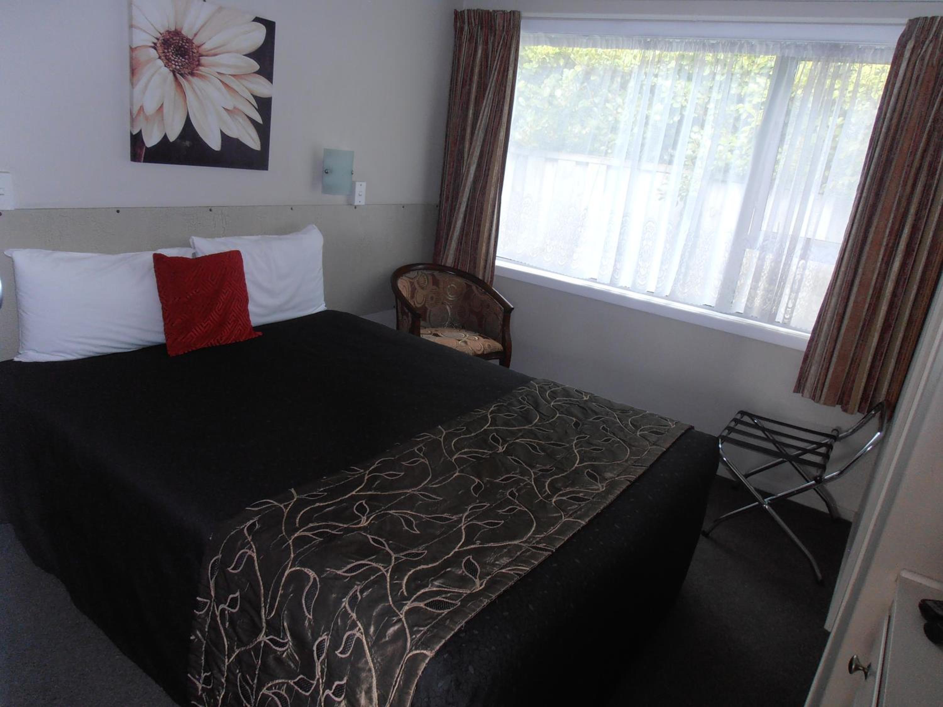 Standard Queen Suite - Photo 20