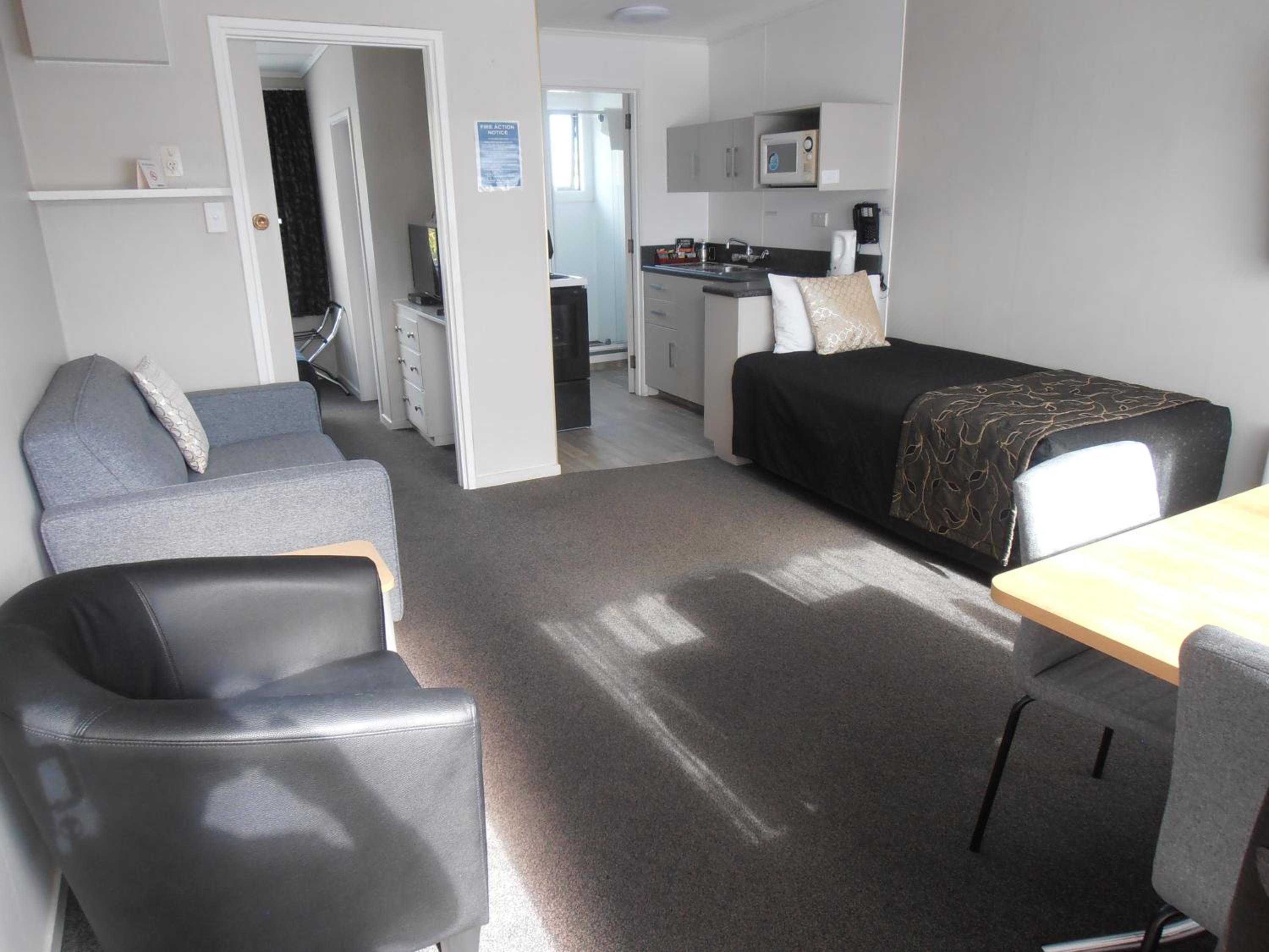 Standard Queen Suite - Photo 14
