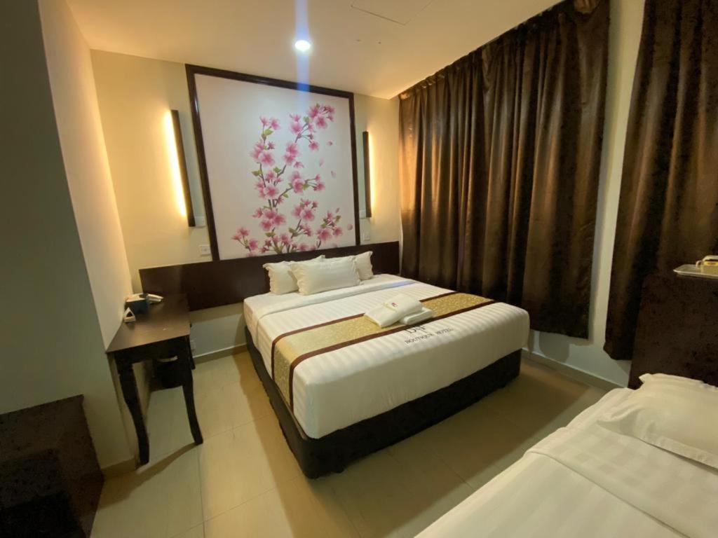 Deluxe Room (2 Adults + 1 Child) photo 1