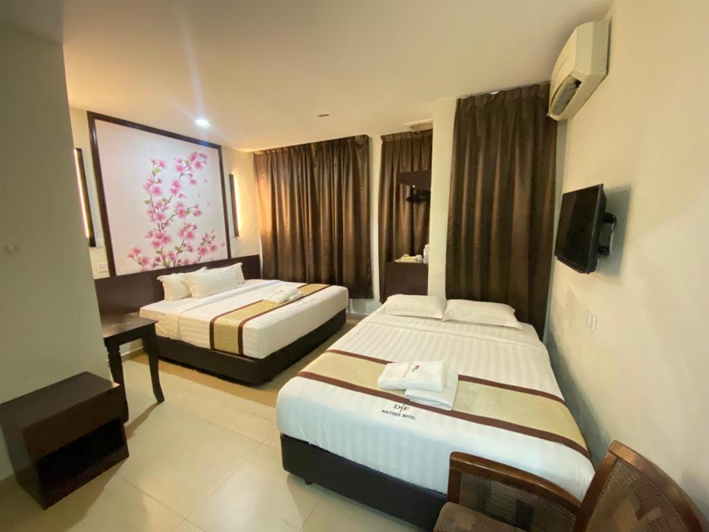 Deluxe Room (2 Adults + 1 Child) photo 2