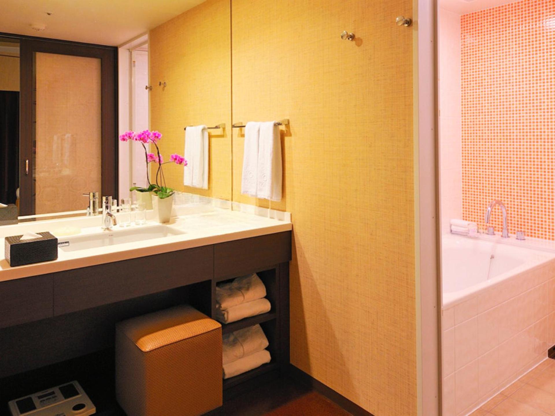 Deluxe Room - Non-Smoking - Photo 6