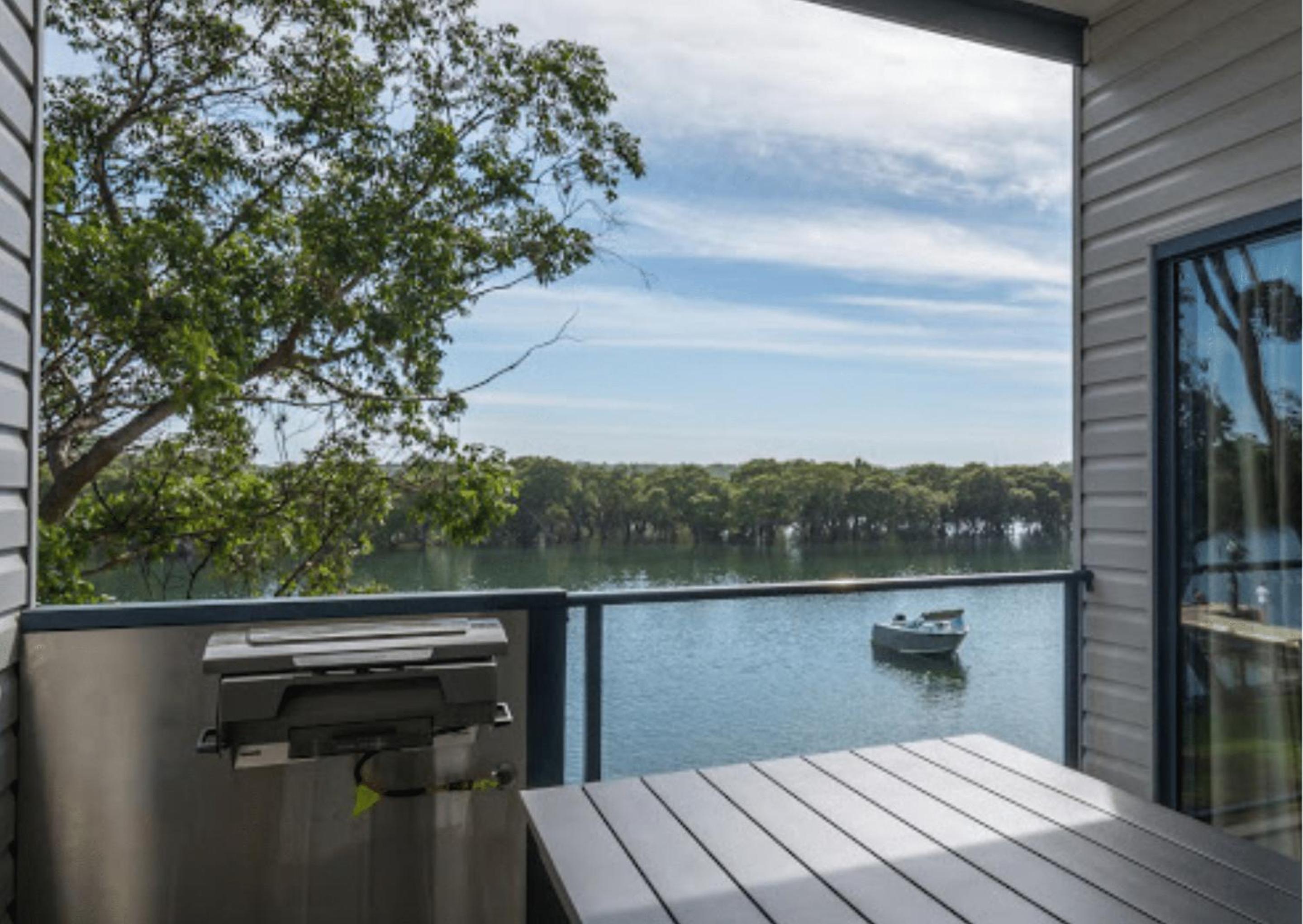 Two-Bedroom Premium Waterfront Apartment  photo 3