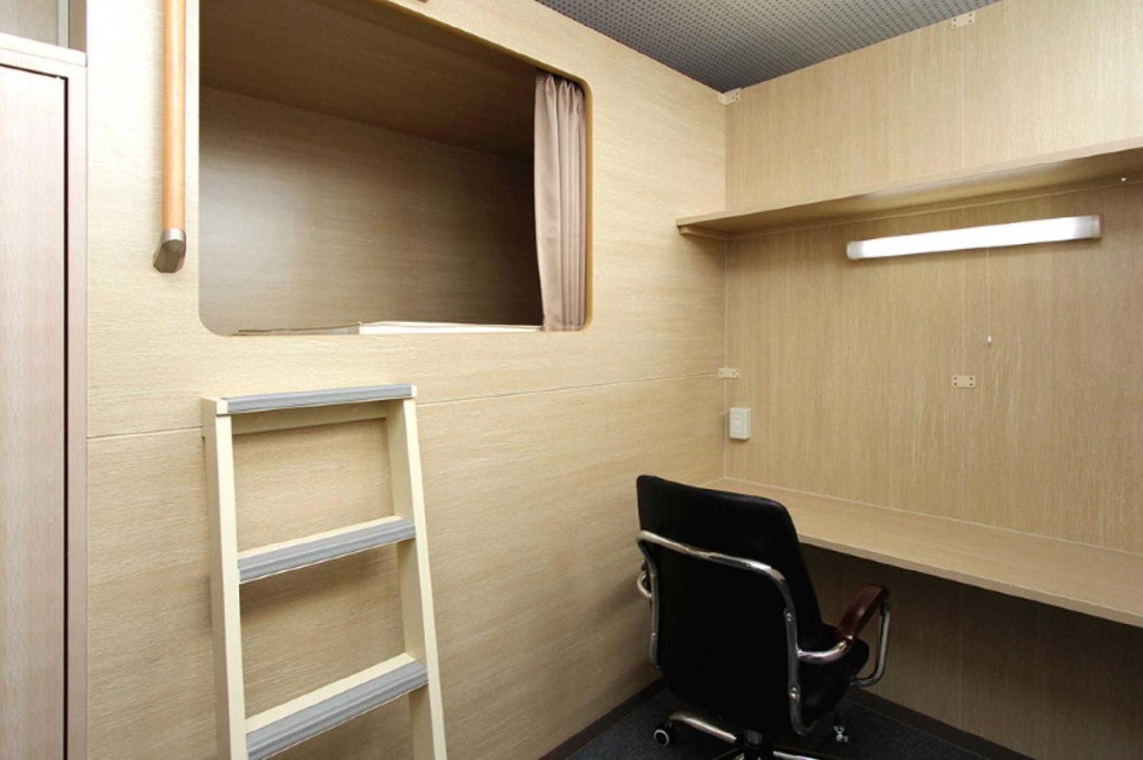 Deluxe Capsule Room for Male (With Sauna) - Non-Smoking