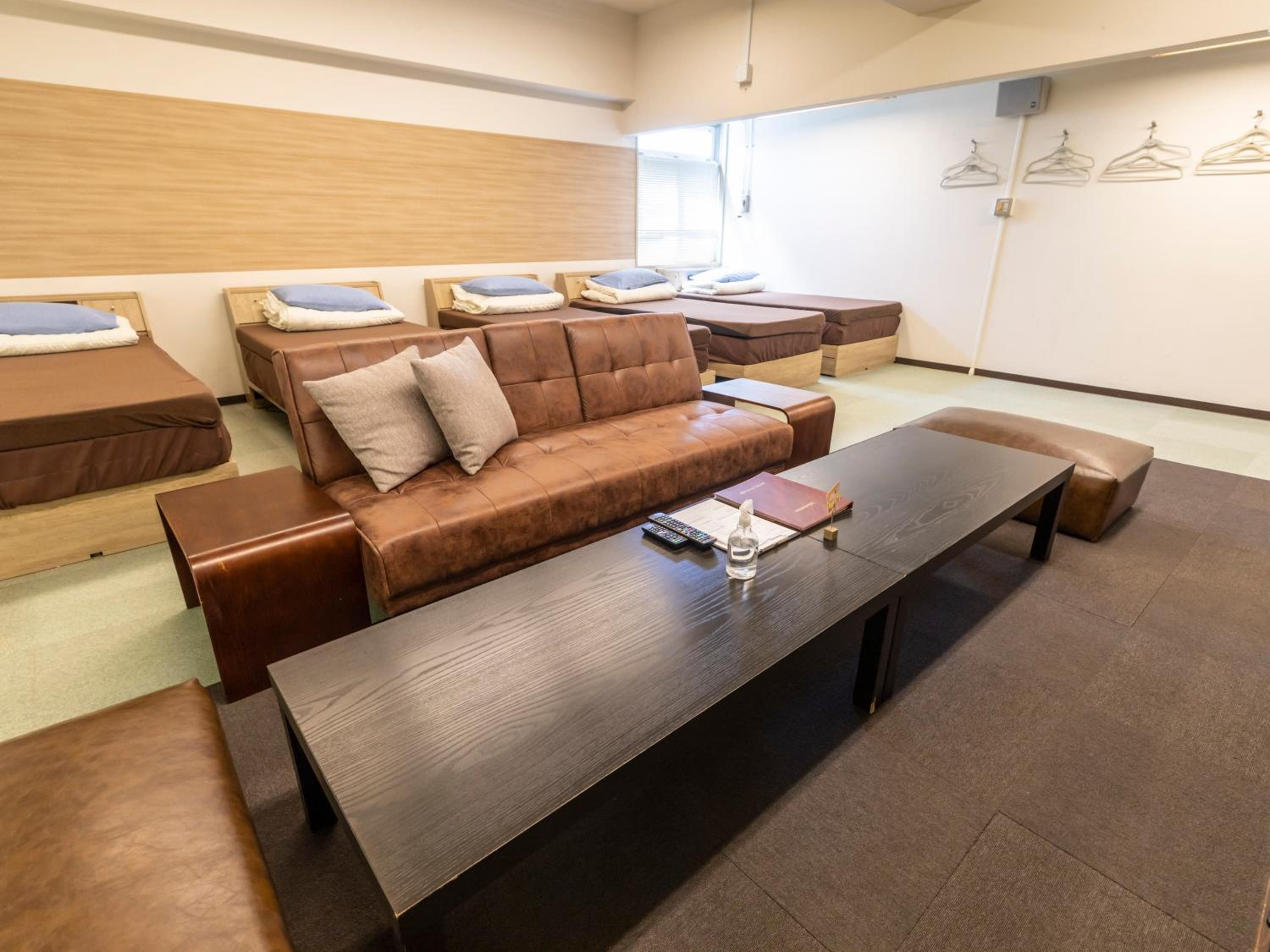 Family Room with Shared Bathroom A photo 3