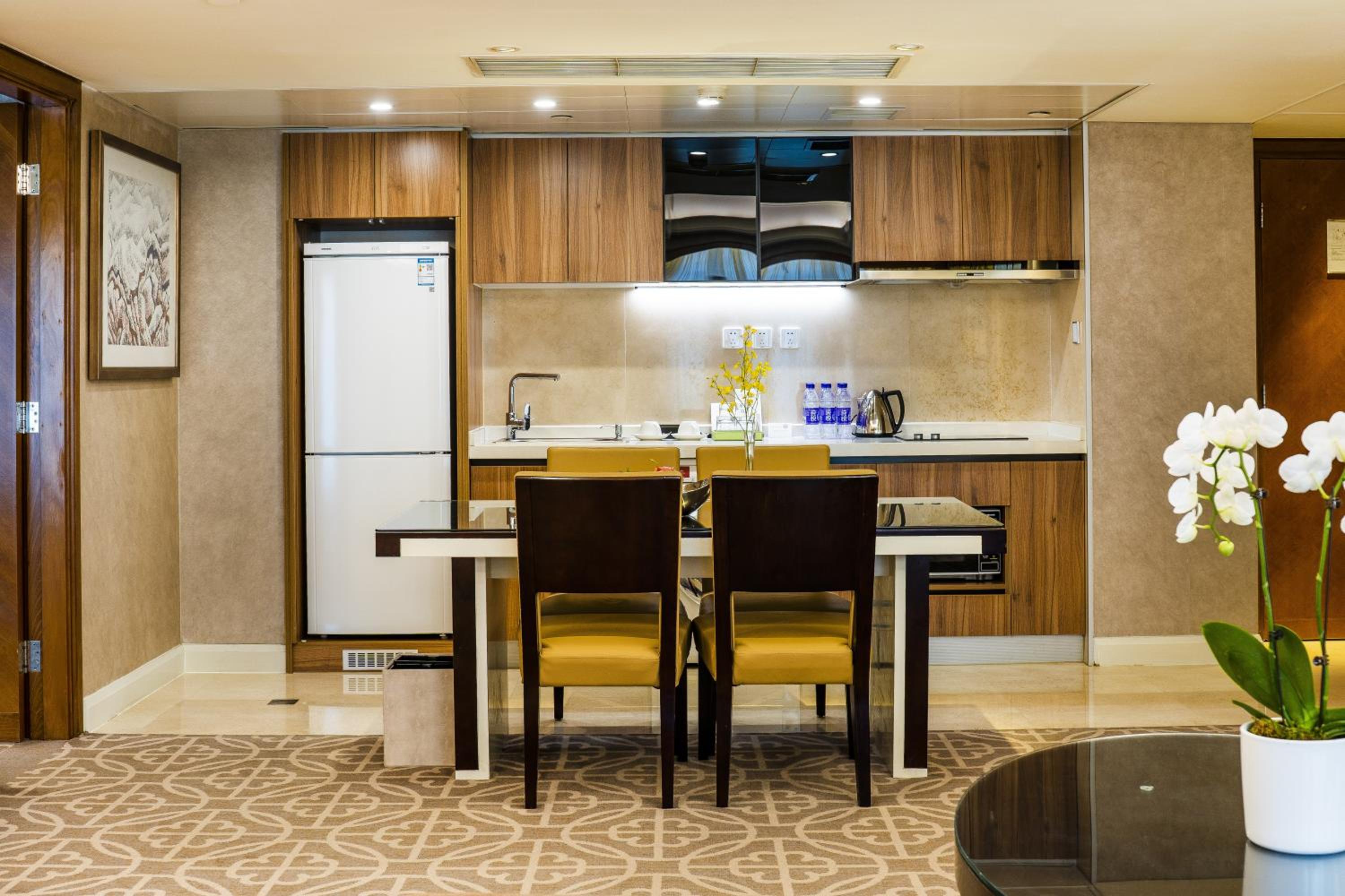 Two-Bedroom Family Apartment with One King Bed and Two Twin Beds