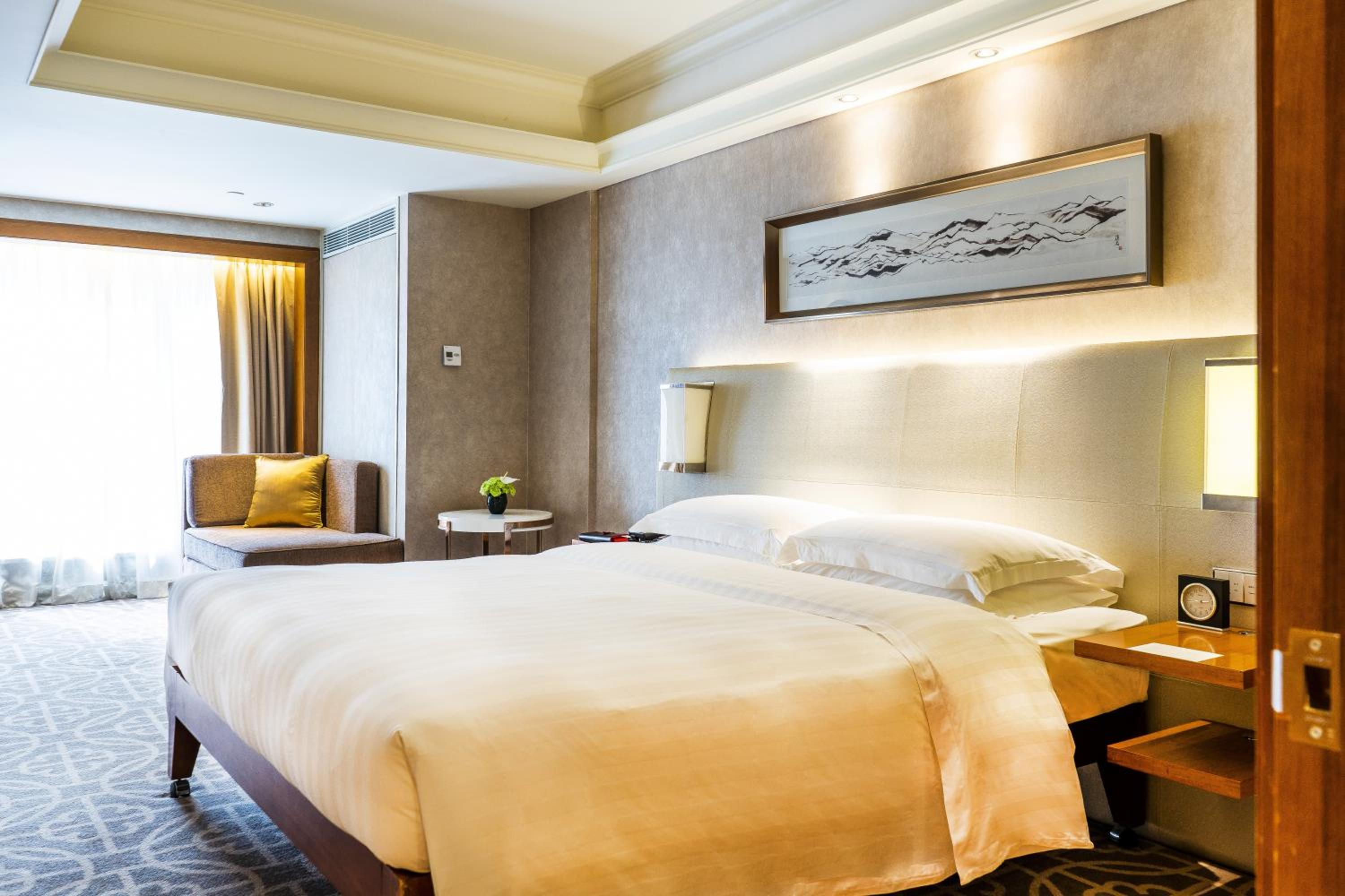 Premium Apartment, 1 King Bed - Photo 4