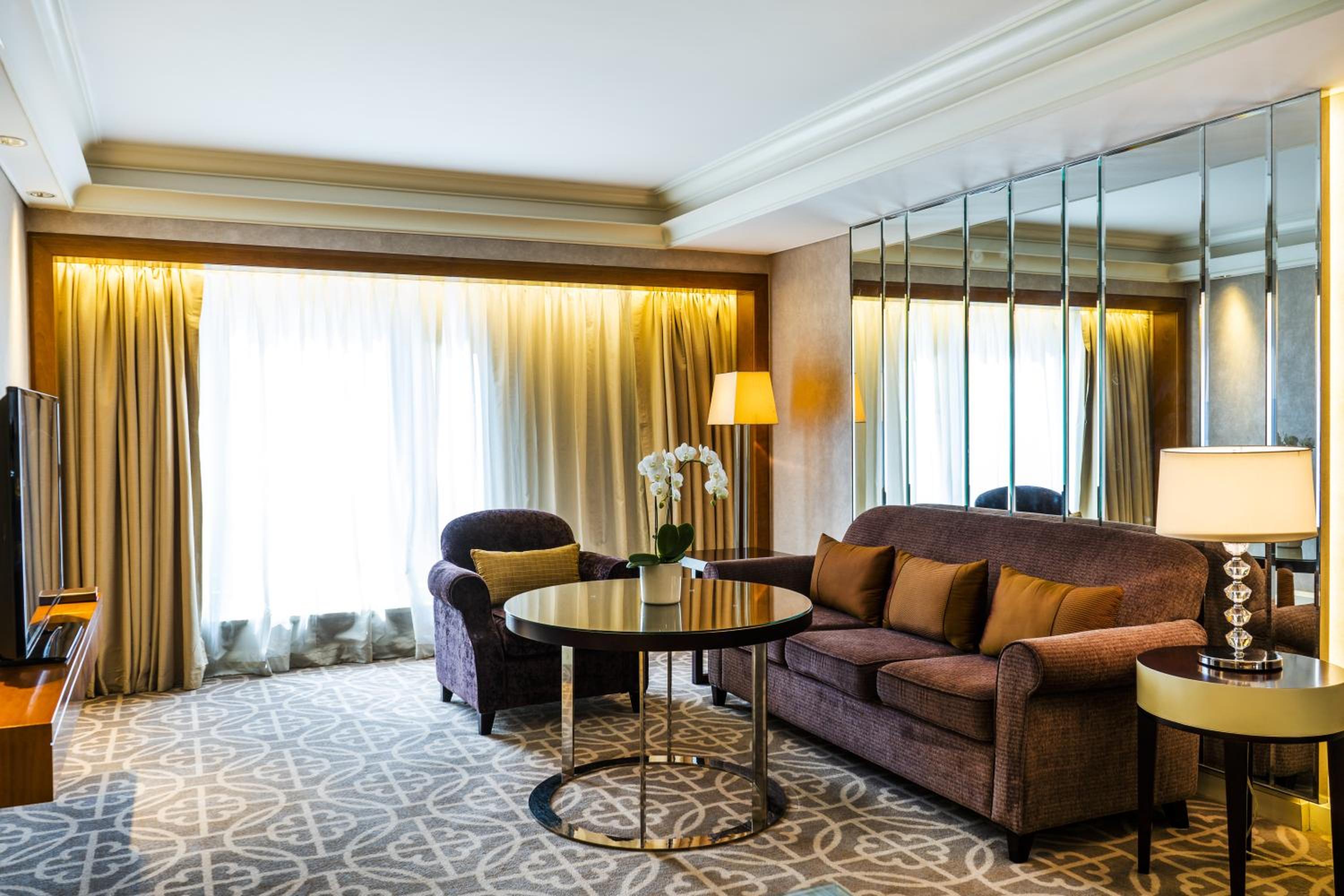 Premium Apartment, 1 King Bed - Photo 3