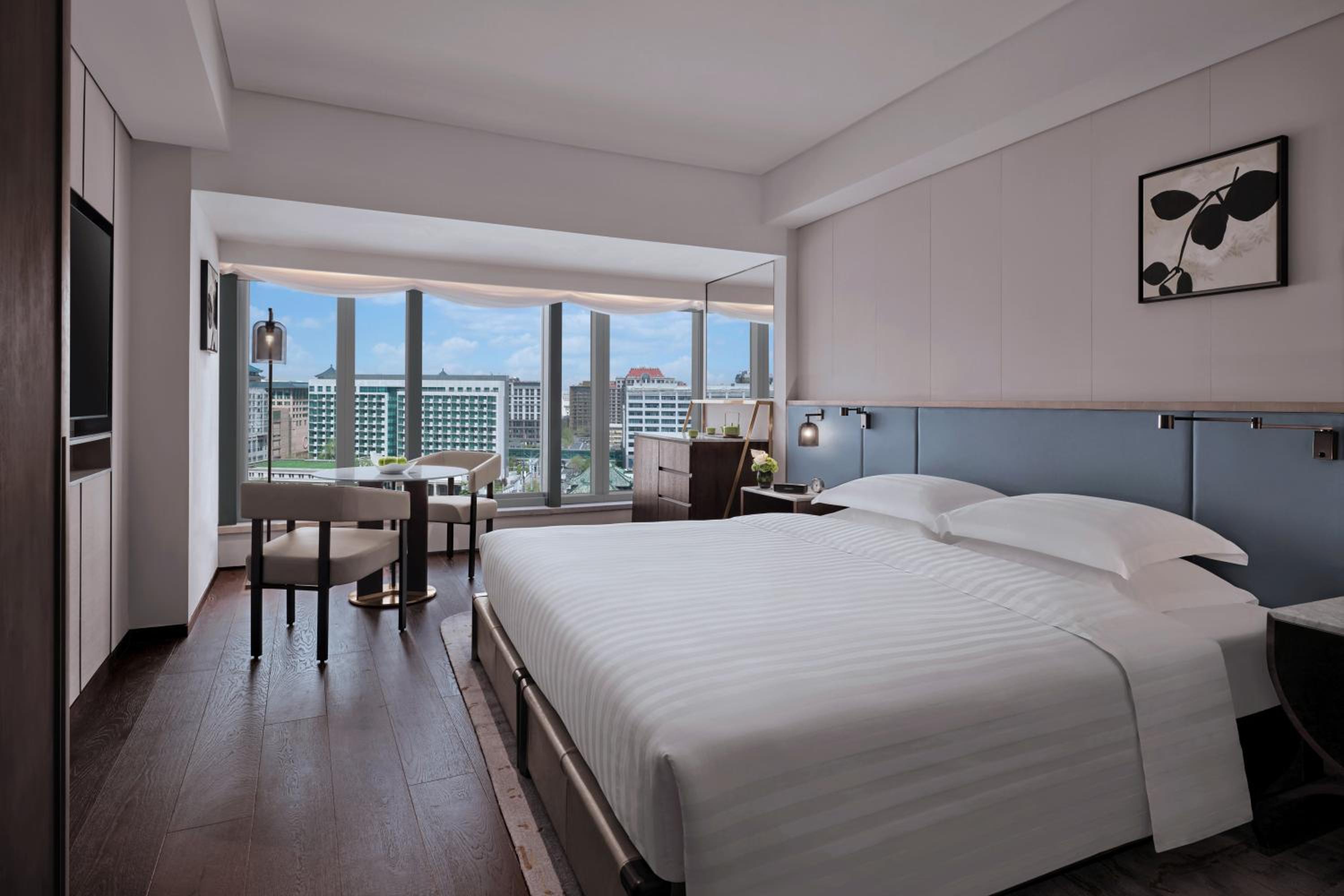 1 King Bed, Premium - Photo 1