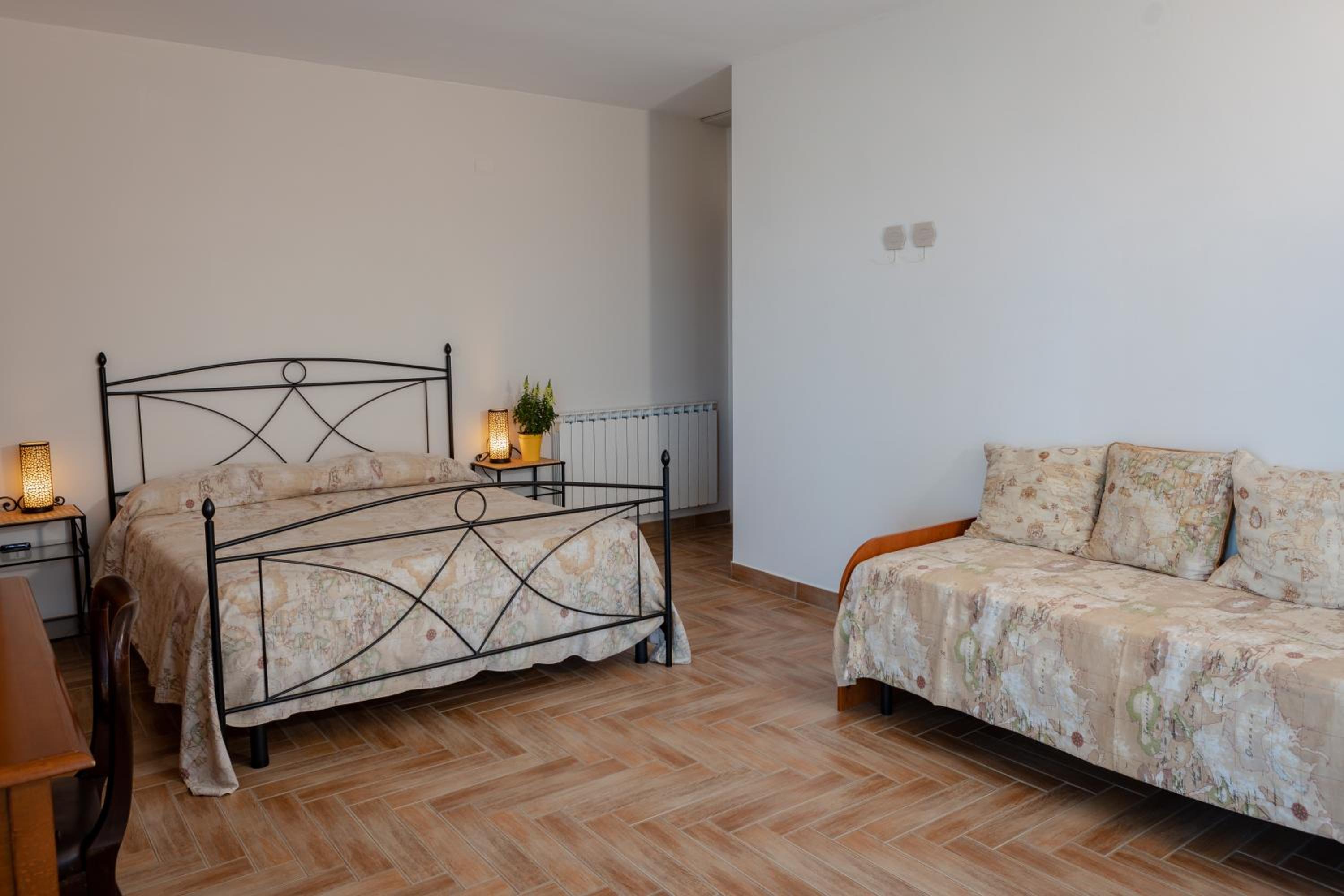 Large Double Room photo 1