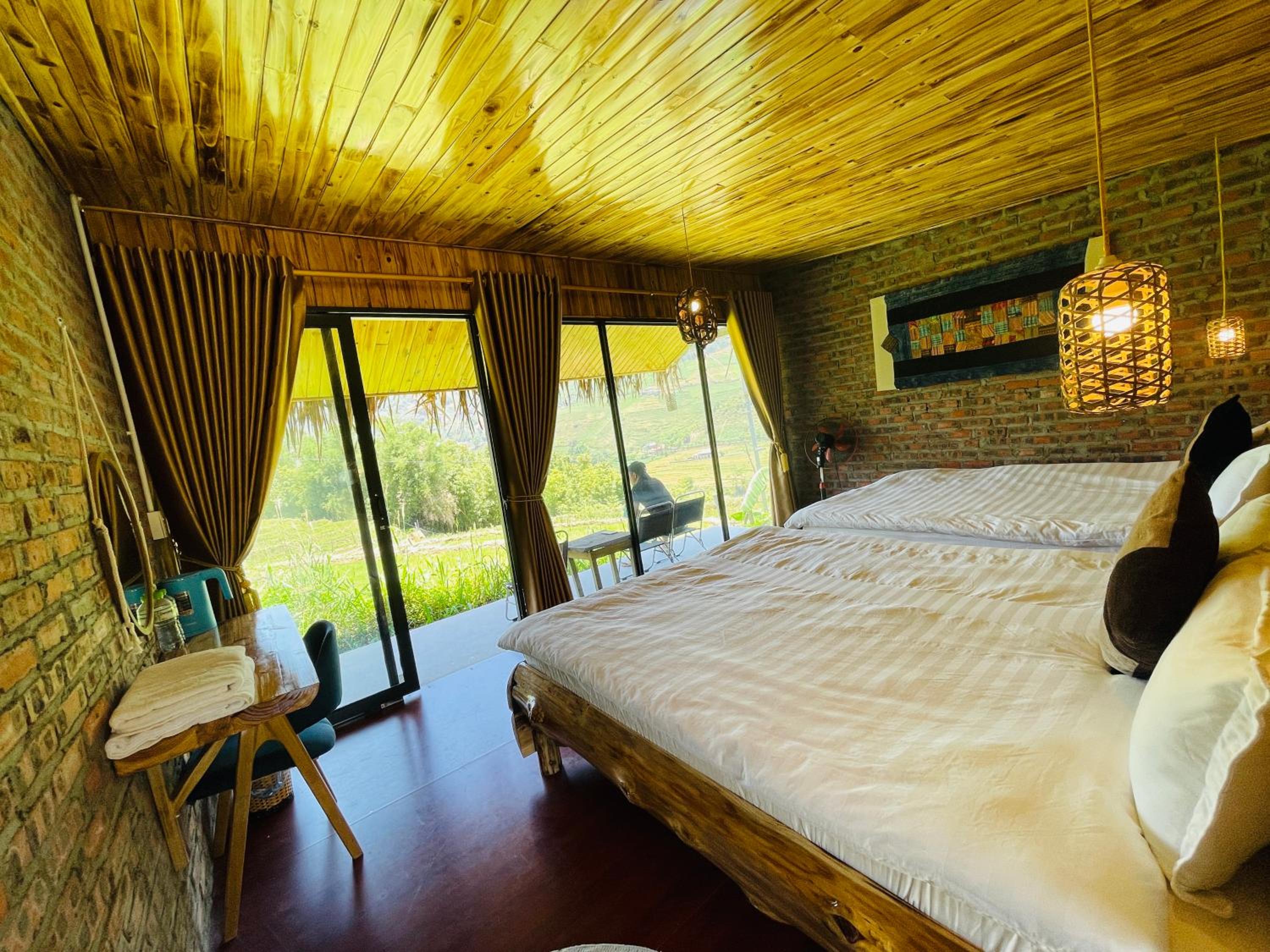 Standard Twin Room with Mountain View