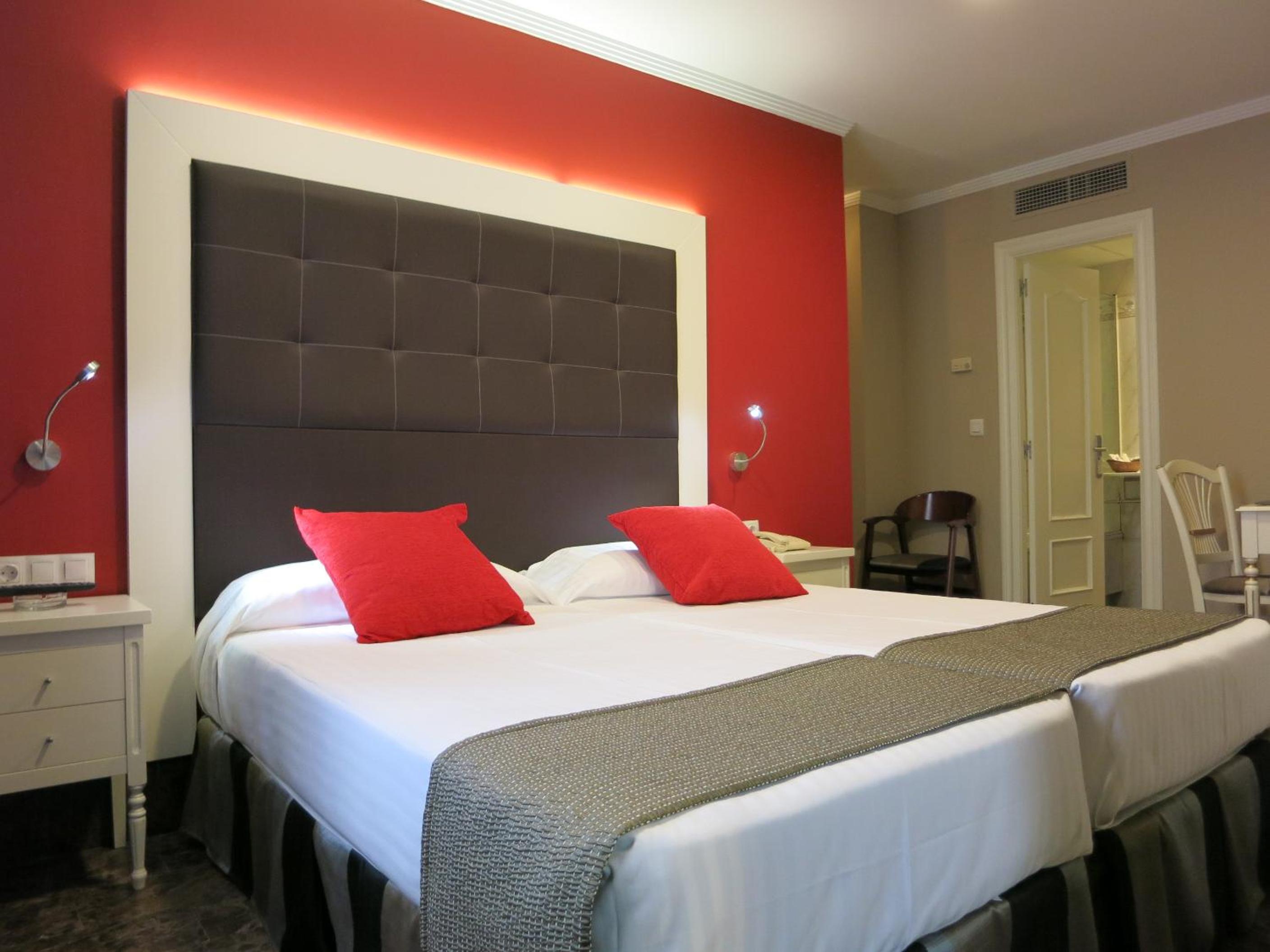 Double or Twin Room - Photo 21
