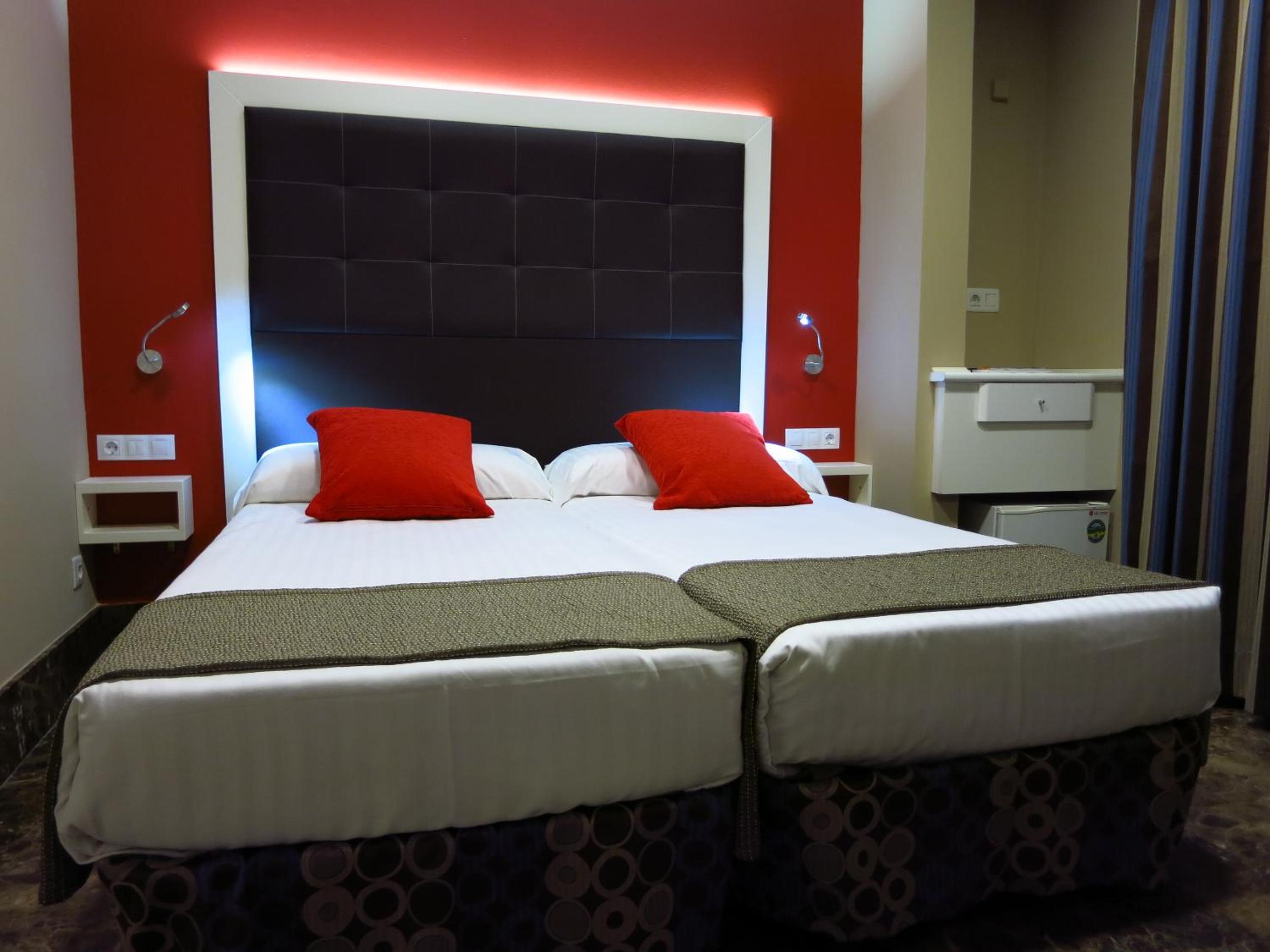 Double or Twin Room - Photo 22