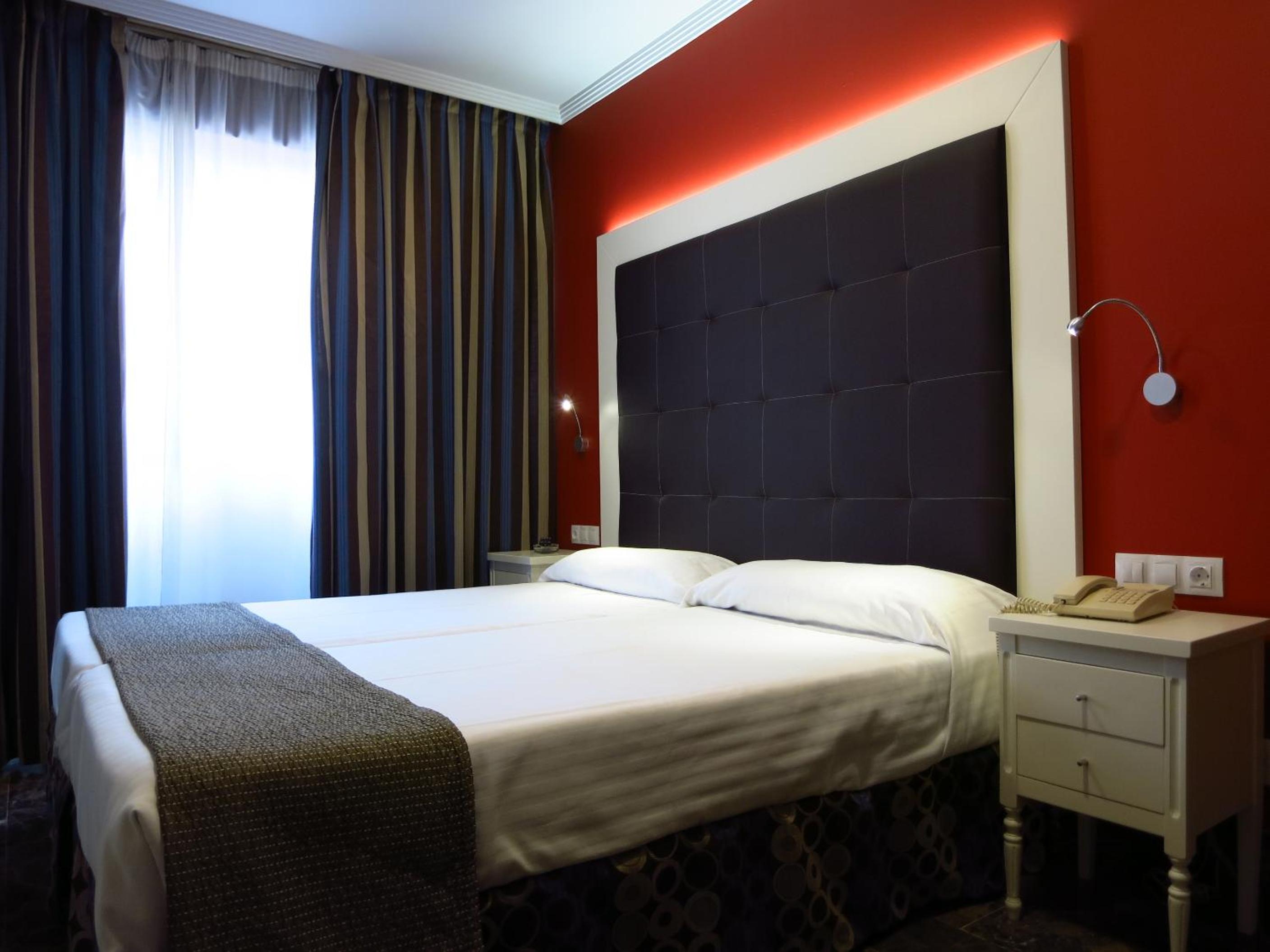 Double or Twin Room - Photo 7