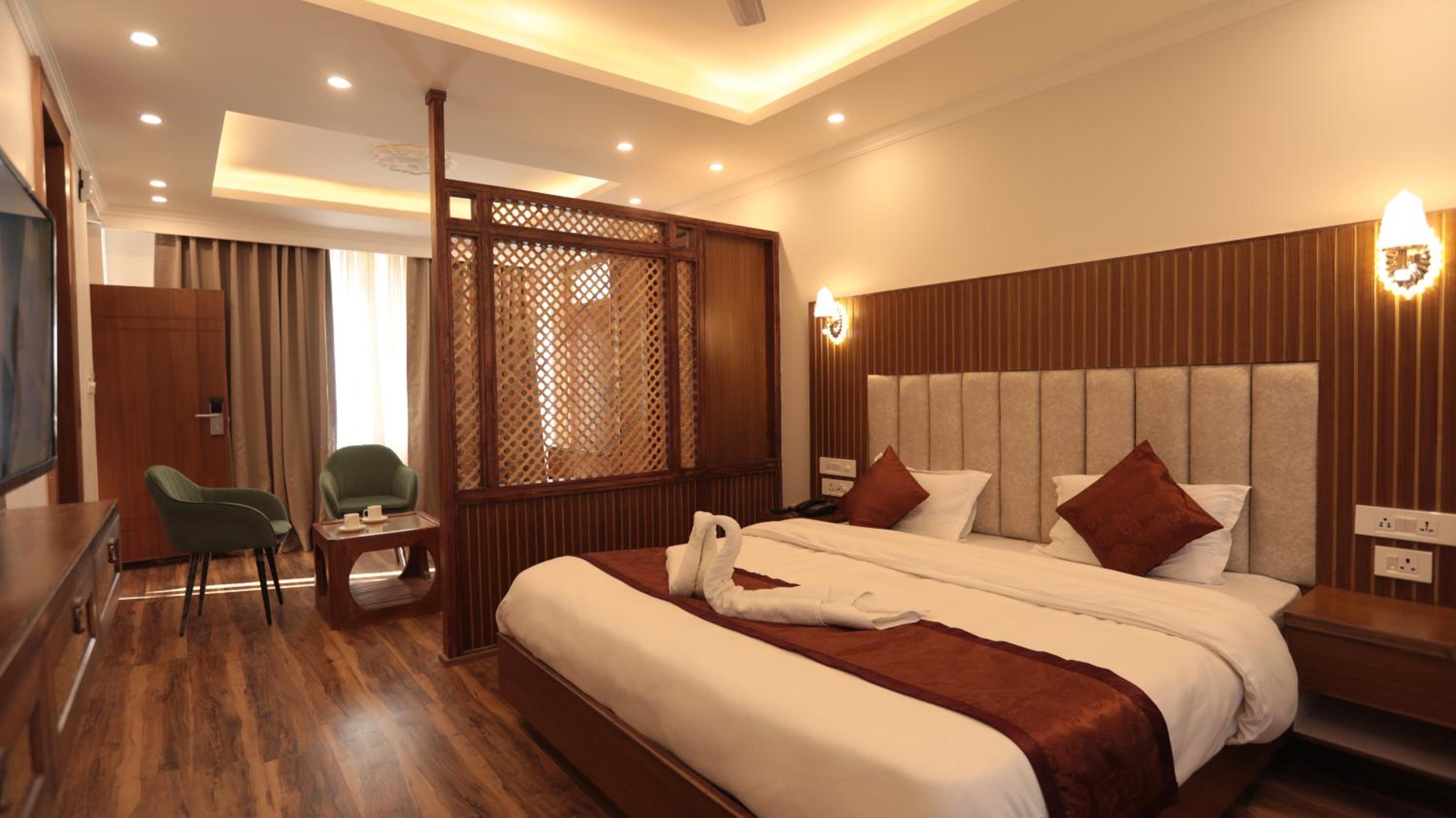 Deluxe Suite - Photo 6