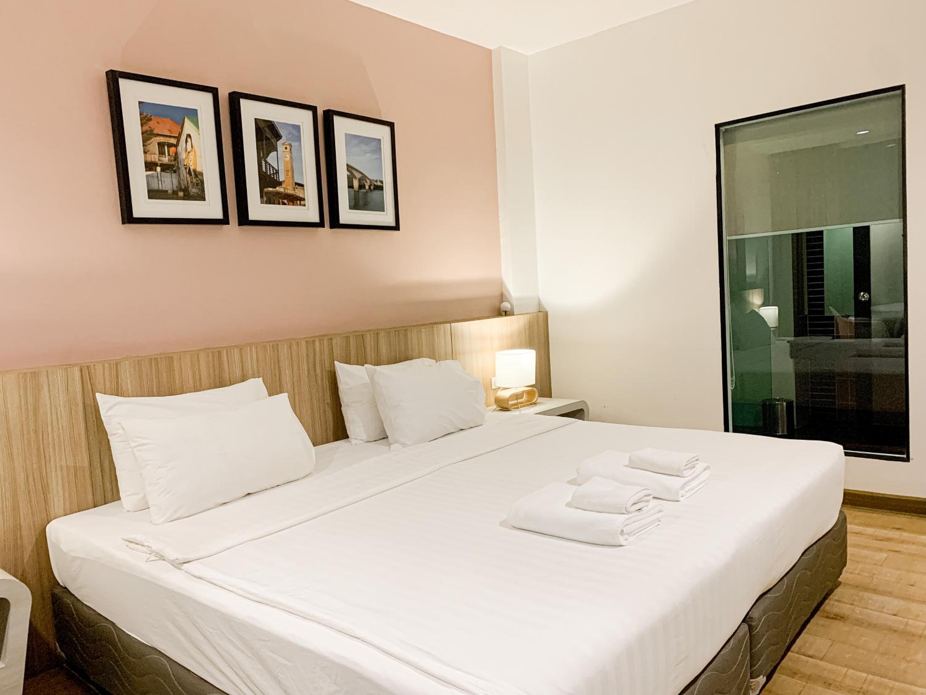Deluxe Double or Twin Room - Photo 9
