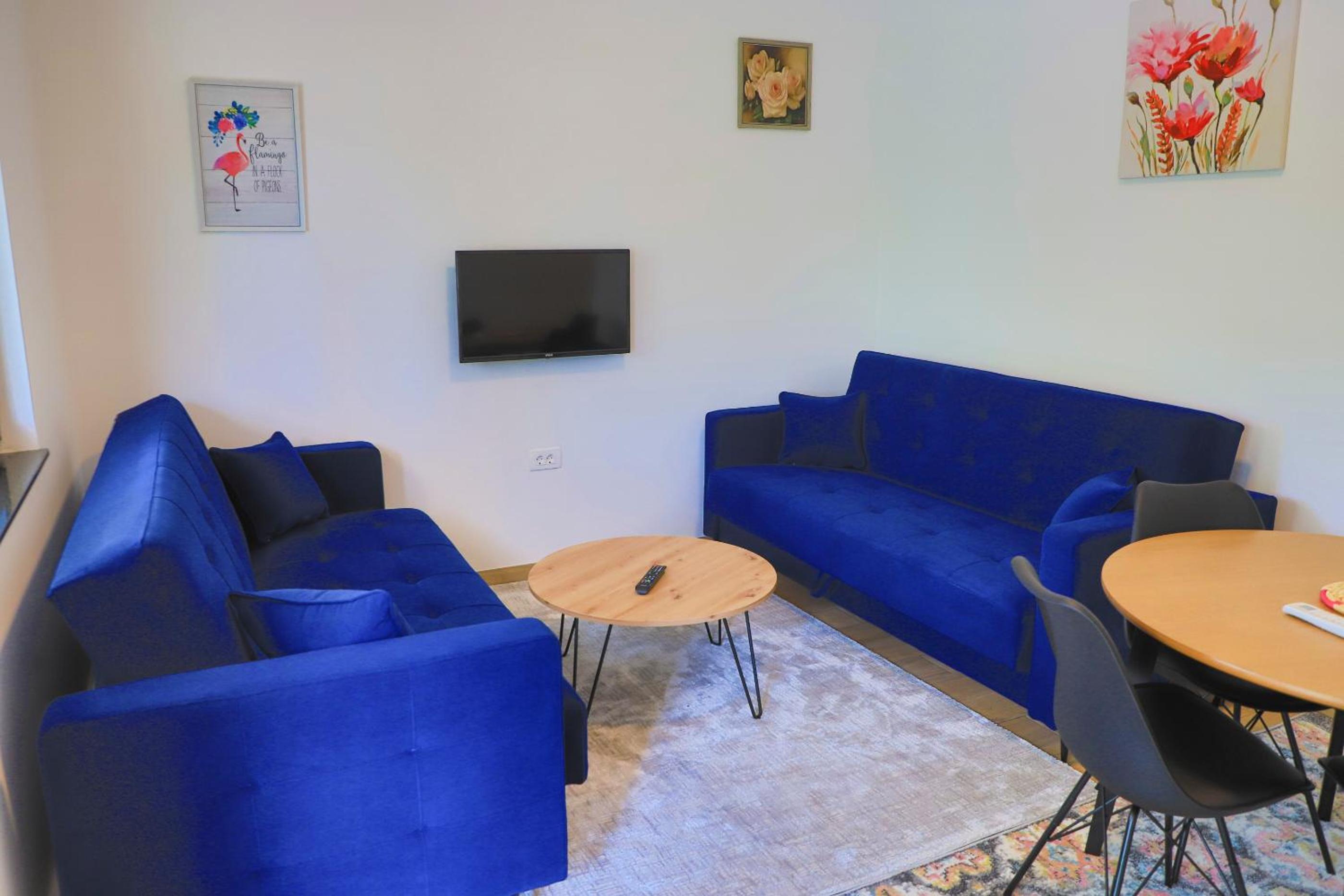 One-Bedroom House photo 1